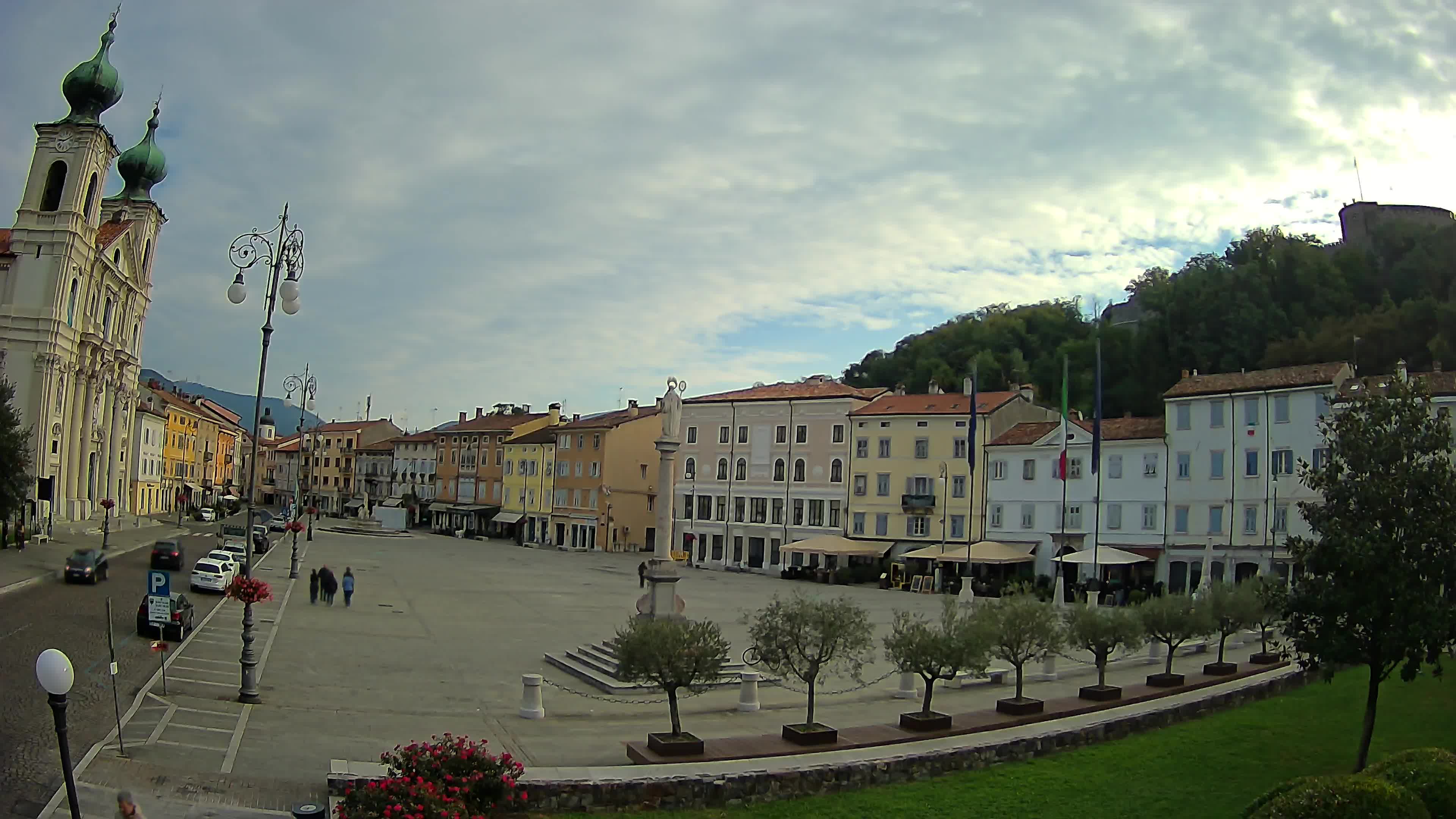 Kamera Gorica Travnik in cerkev sv. Ignacija