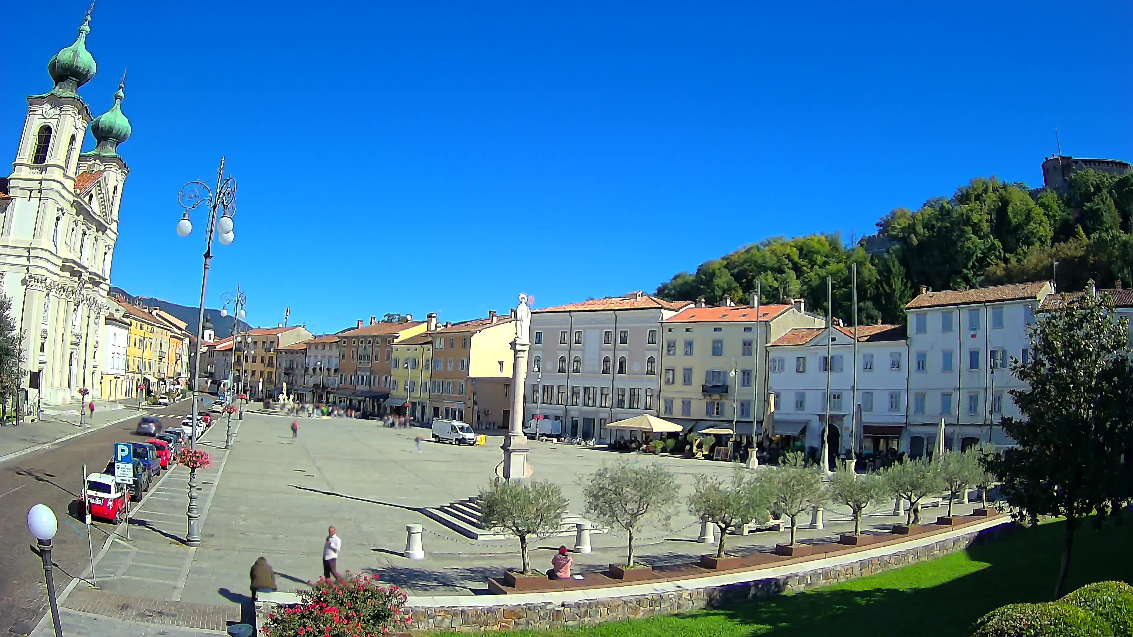 Kamera Gorica Travnik in cerkev sv. Ignacija