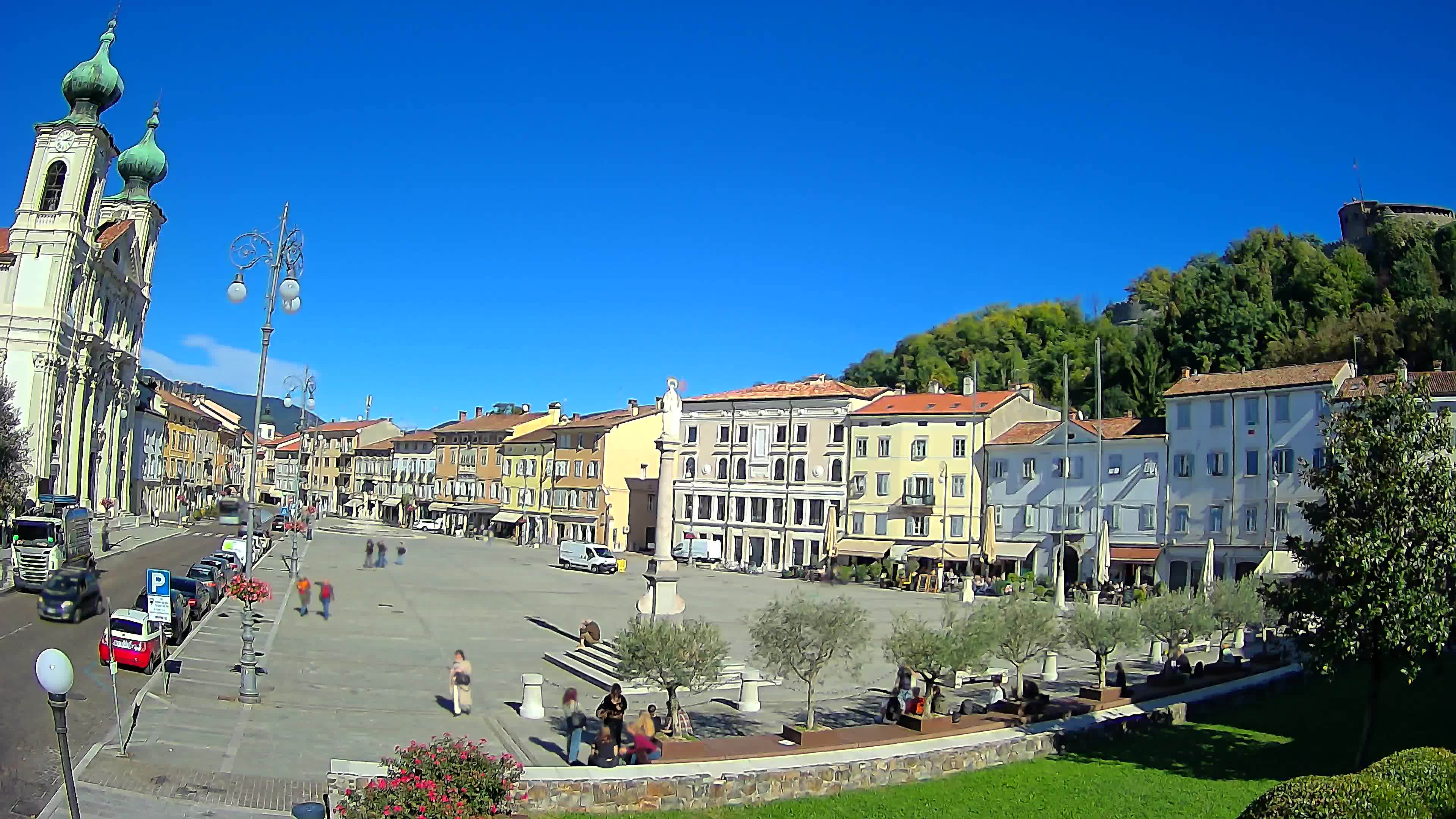 Kamera Gorica Travnik in cerkev sv. Ignacija