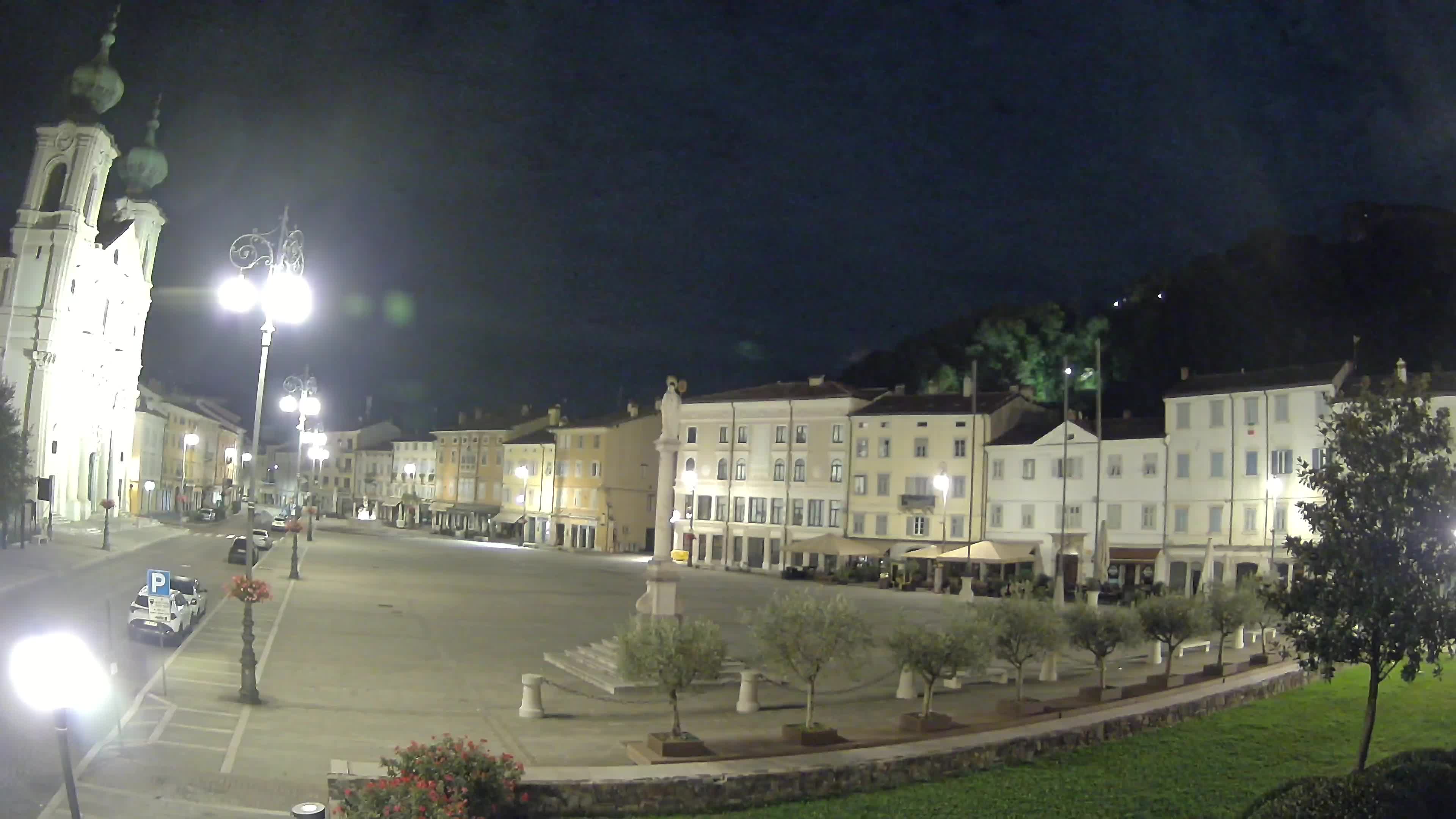 Gorizia Piazza della Vittoria e chiesa di S. Ignazio