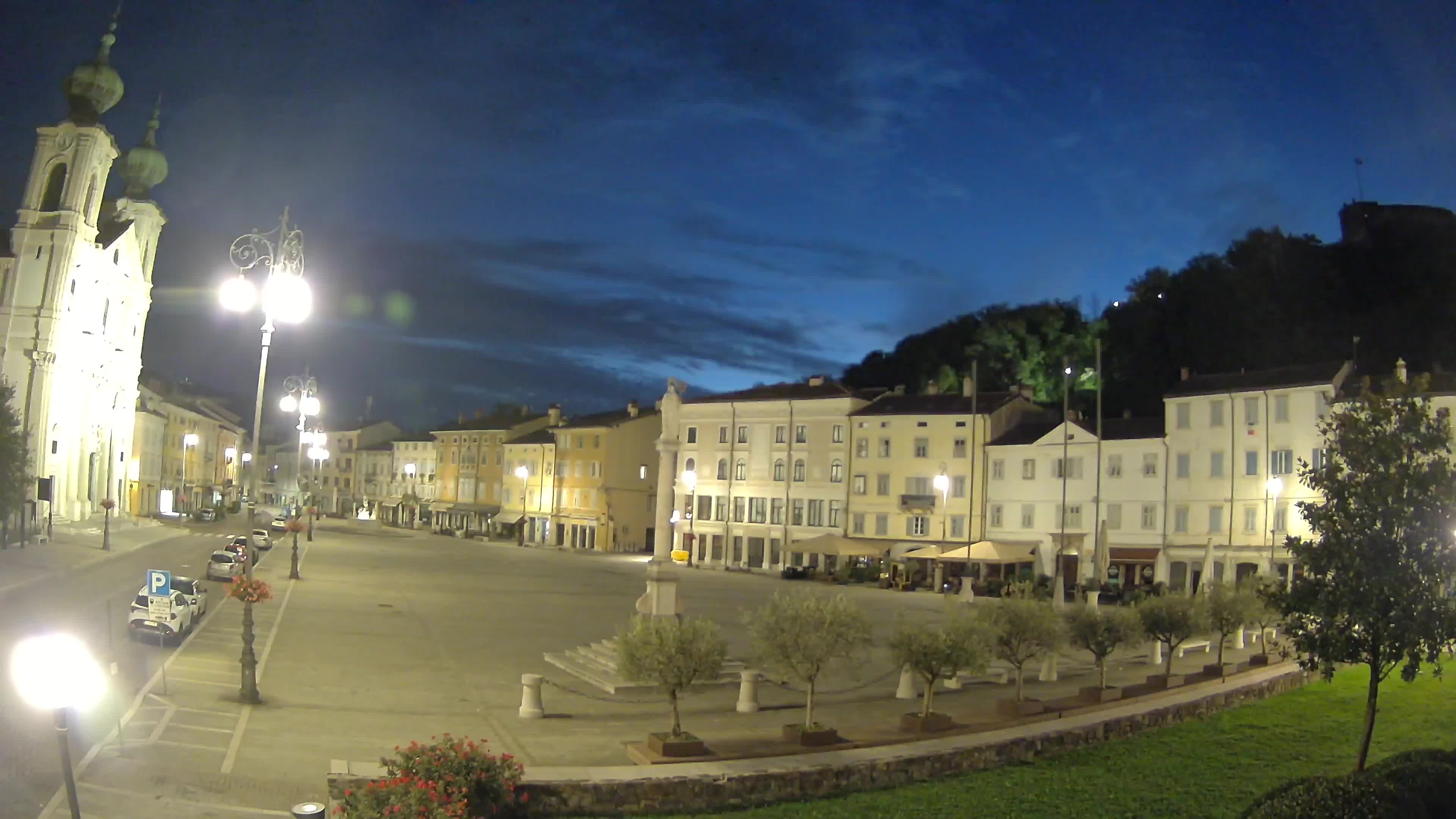 Gorizia Piazza della Vittoria e chiesa di S. Ignazio