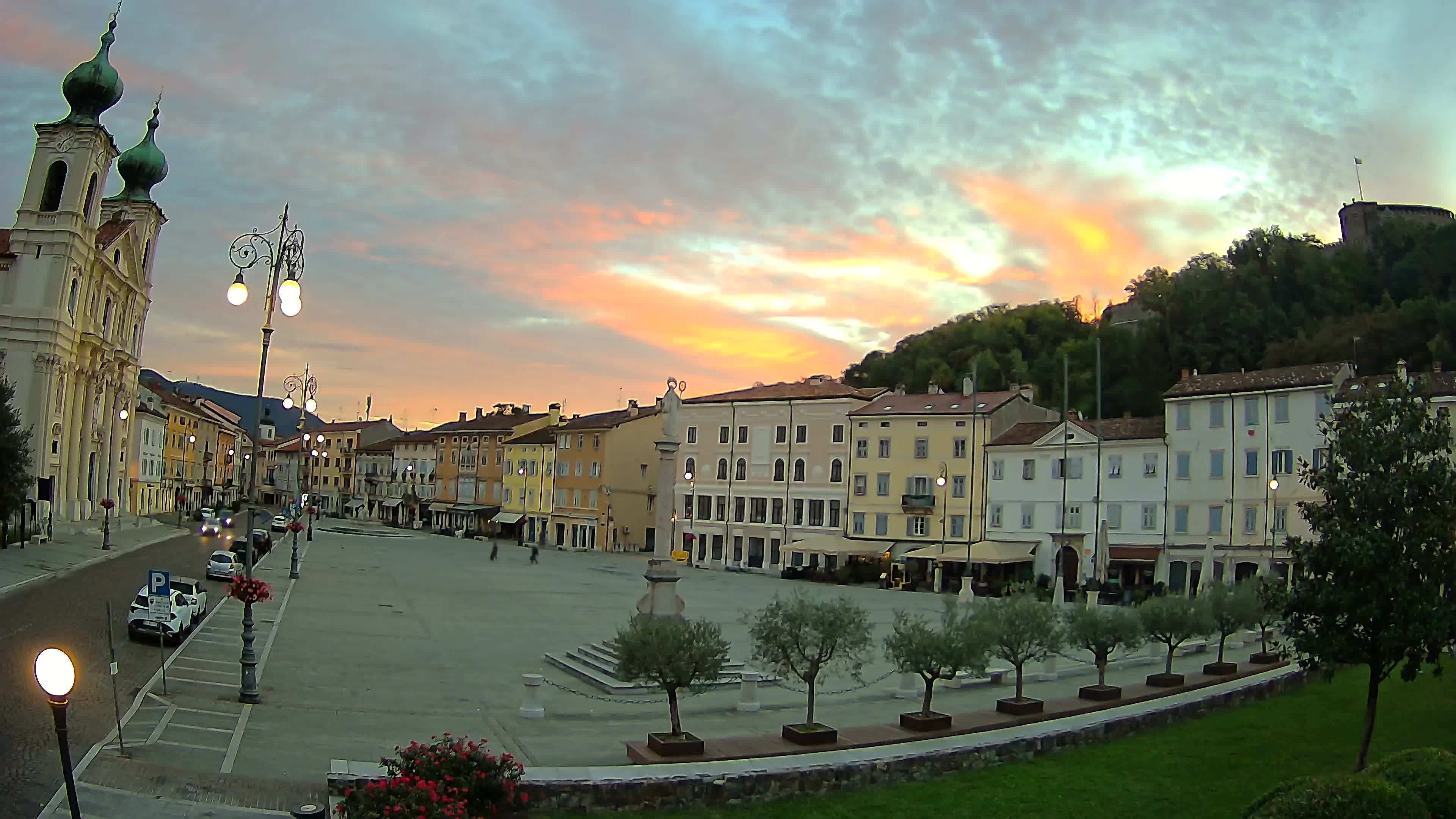 Gorizia Piazza della Vittoria e chiesa di S. Ignazio