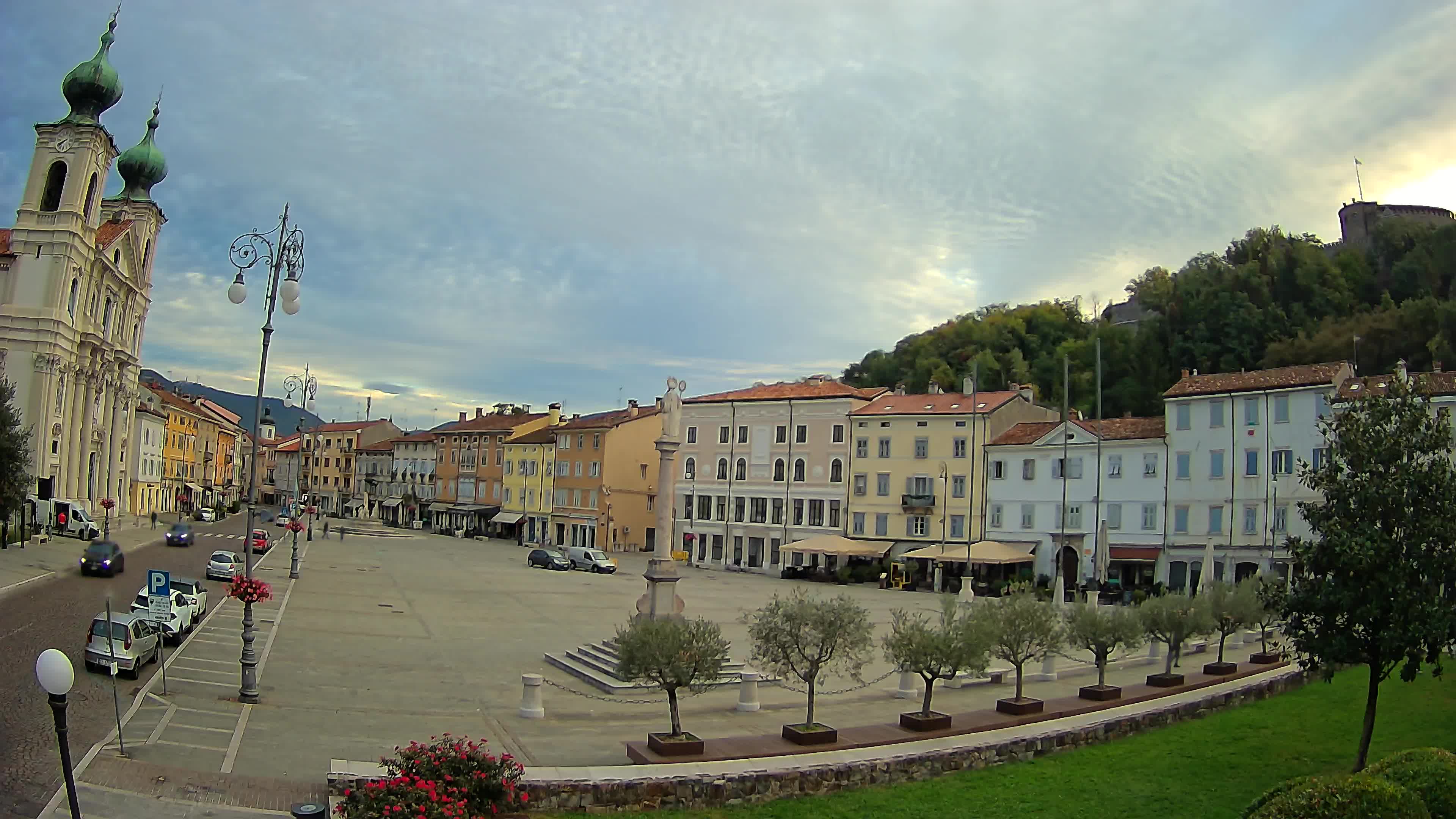 Gorizia Piazza della Vittoria e chiesa di S. Ignazio