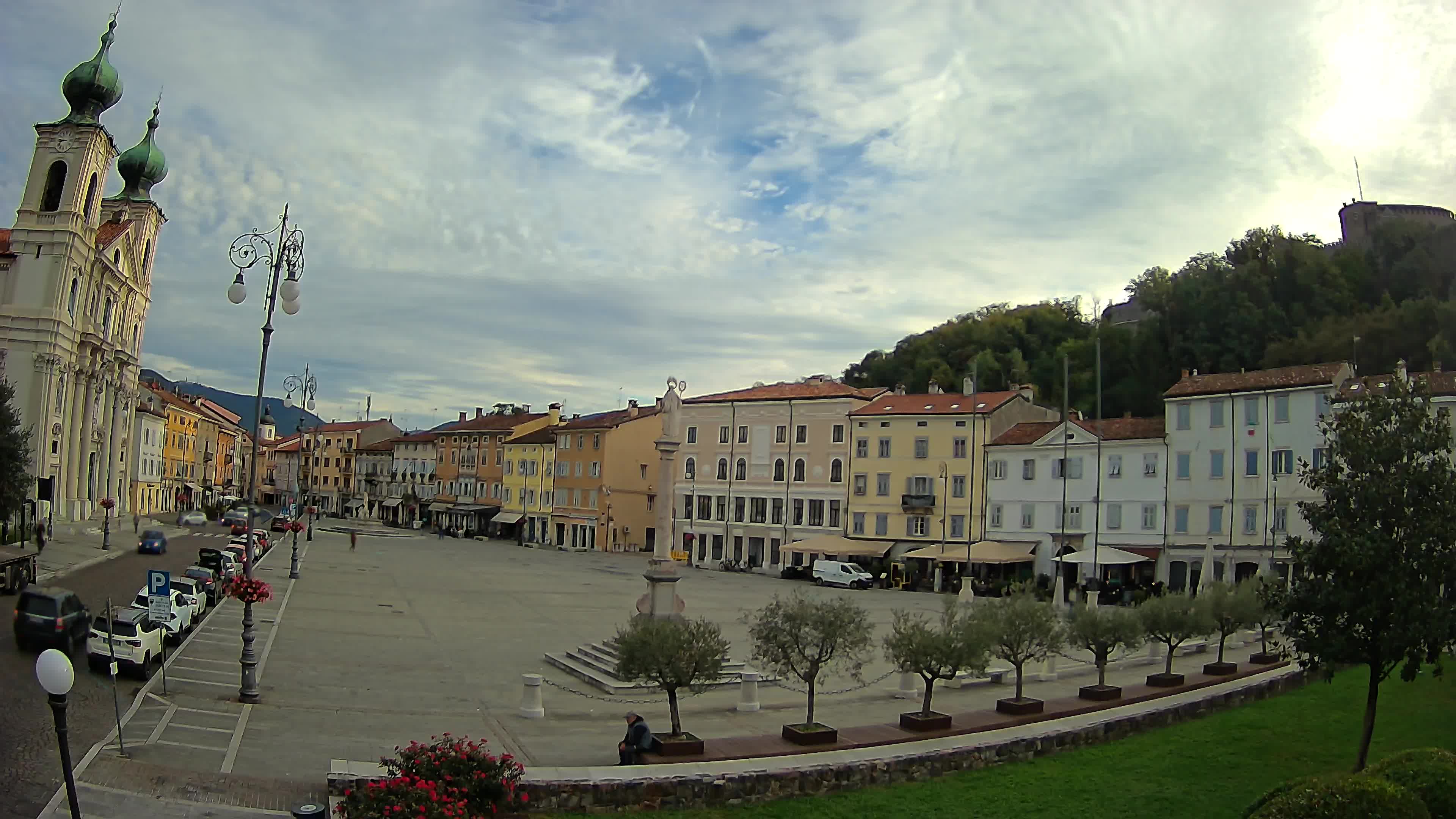 Kamera Gorica Travnik in cerkev sv. Ignacija