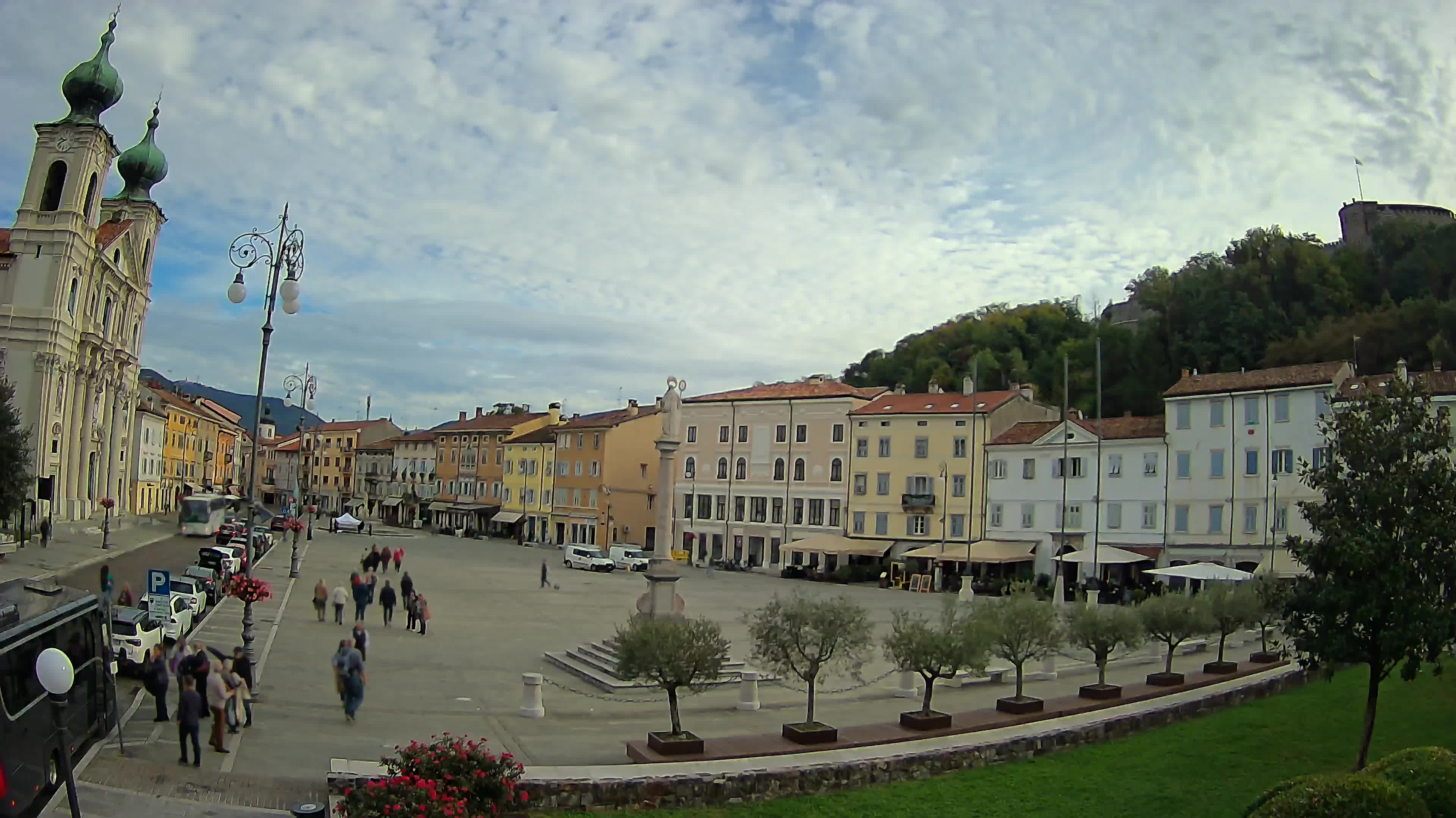 Kamera Gorica Travnik in cerkev sv. Ignacija