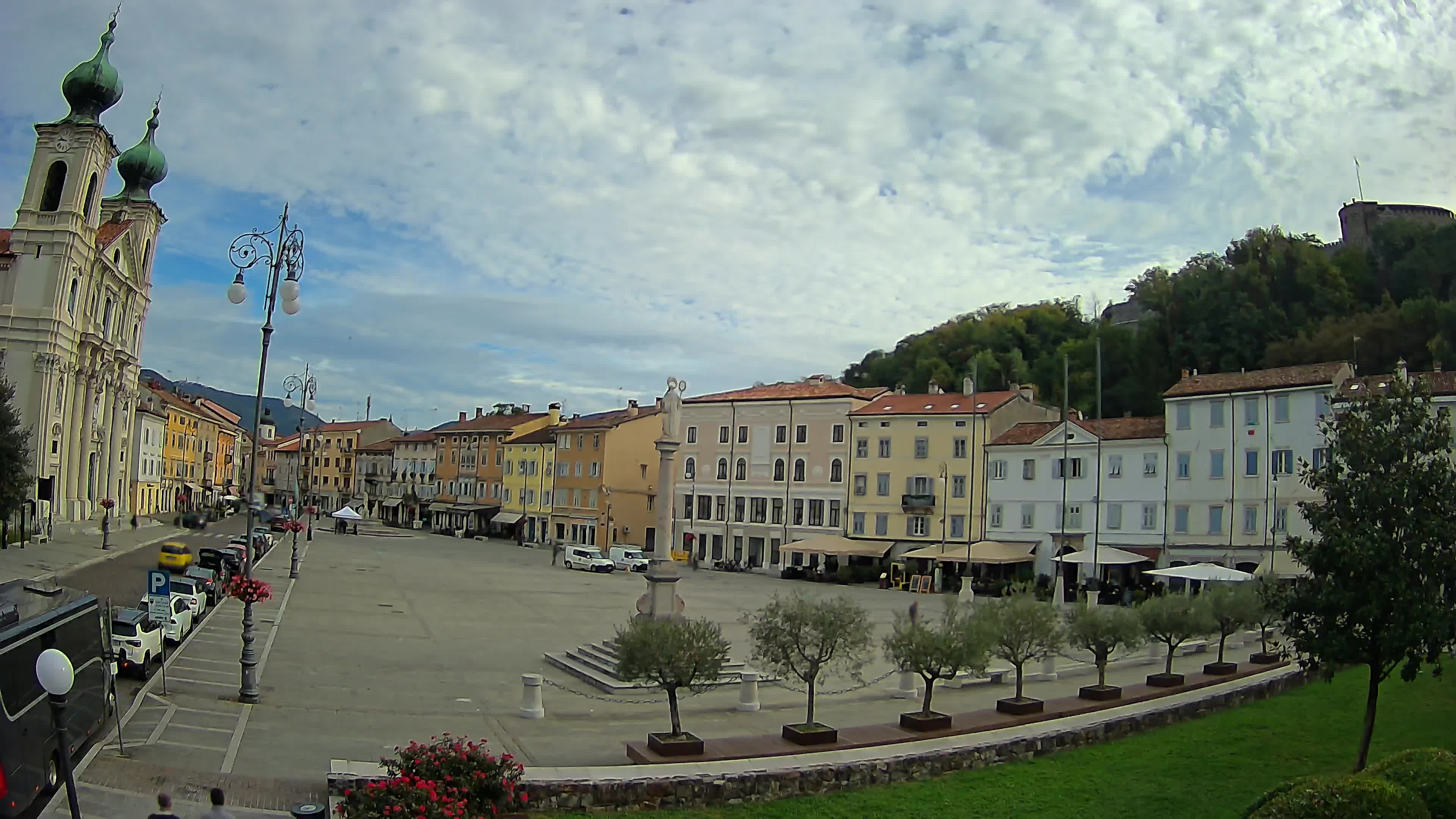 Kamera Gorica Travnik in cerkev sv. Ignacija