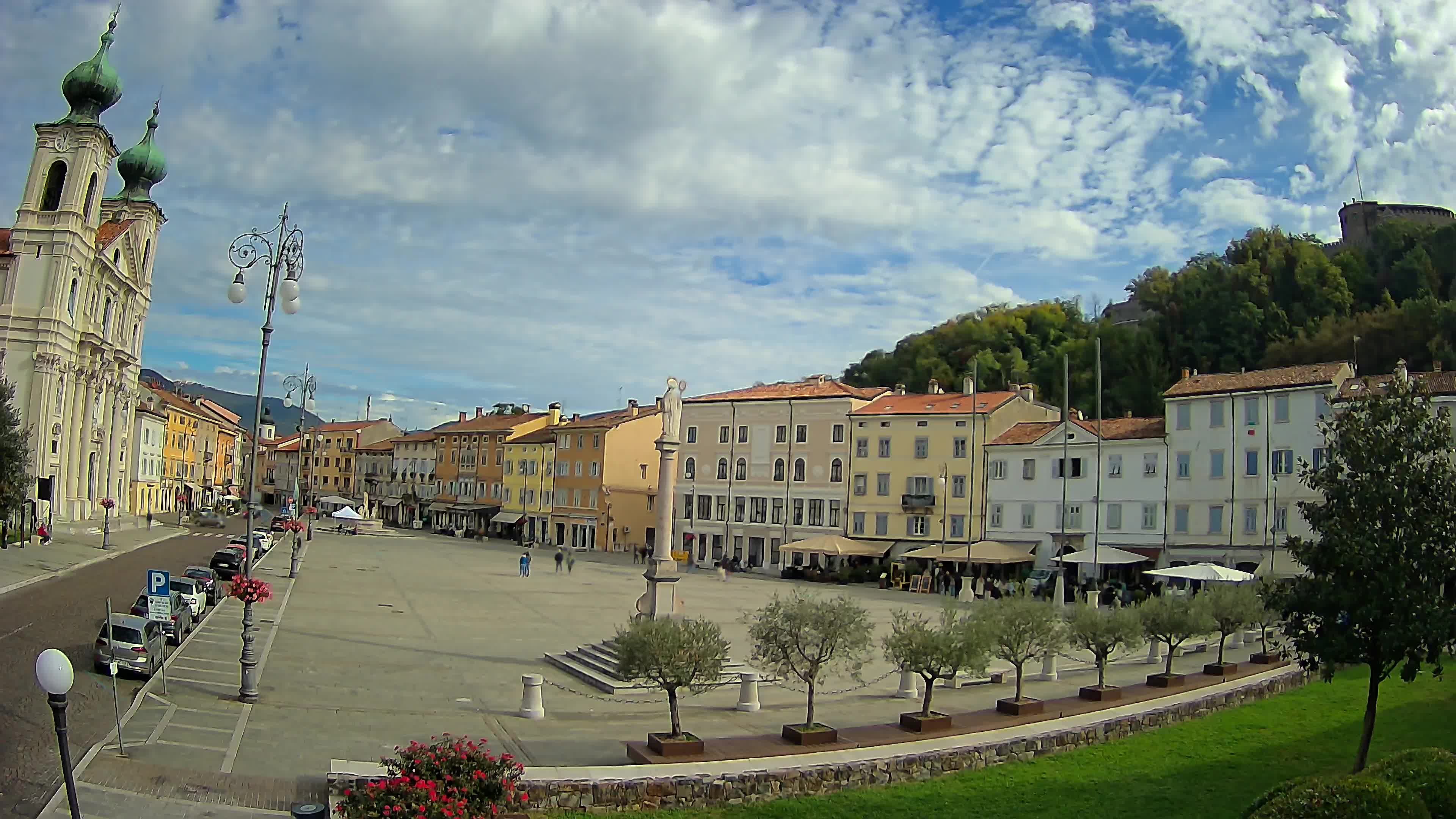 Kamera Gorica Travnik in cerkev sv. Ignacija