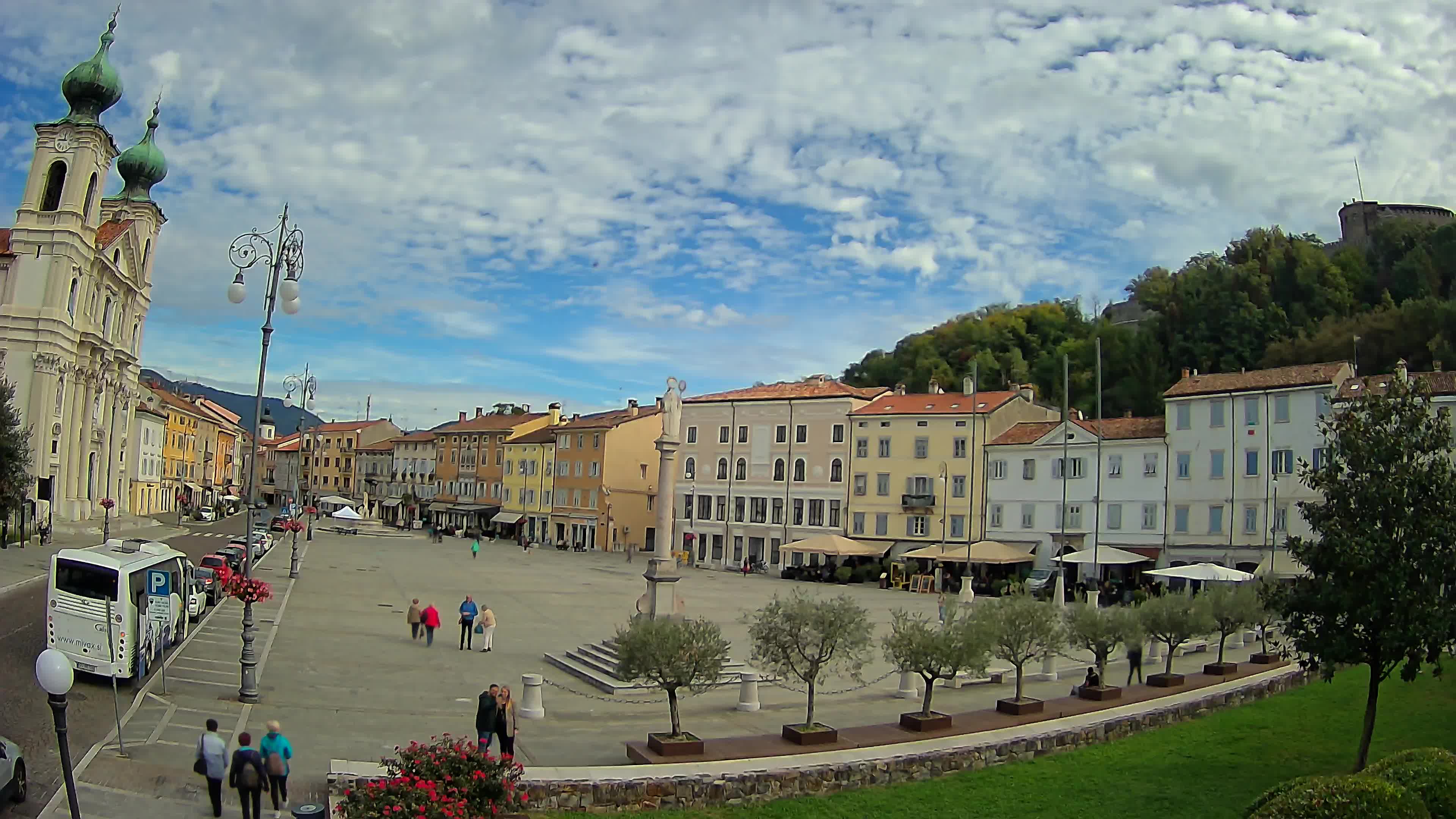 Kamera Gorica Travnik in cerkev sv. Ignacija