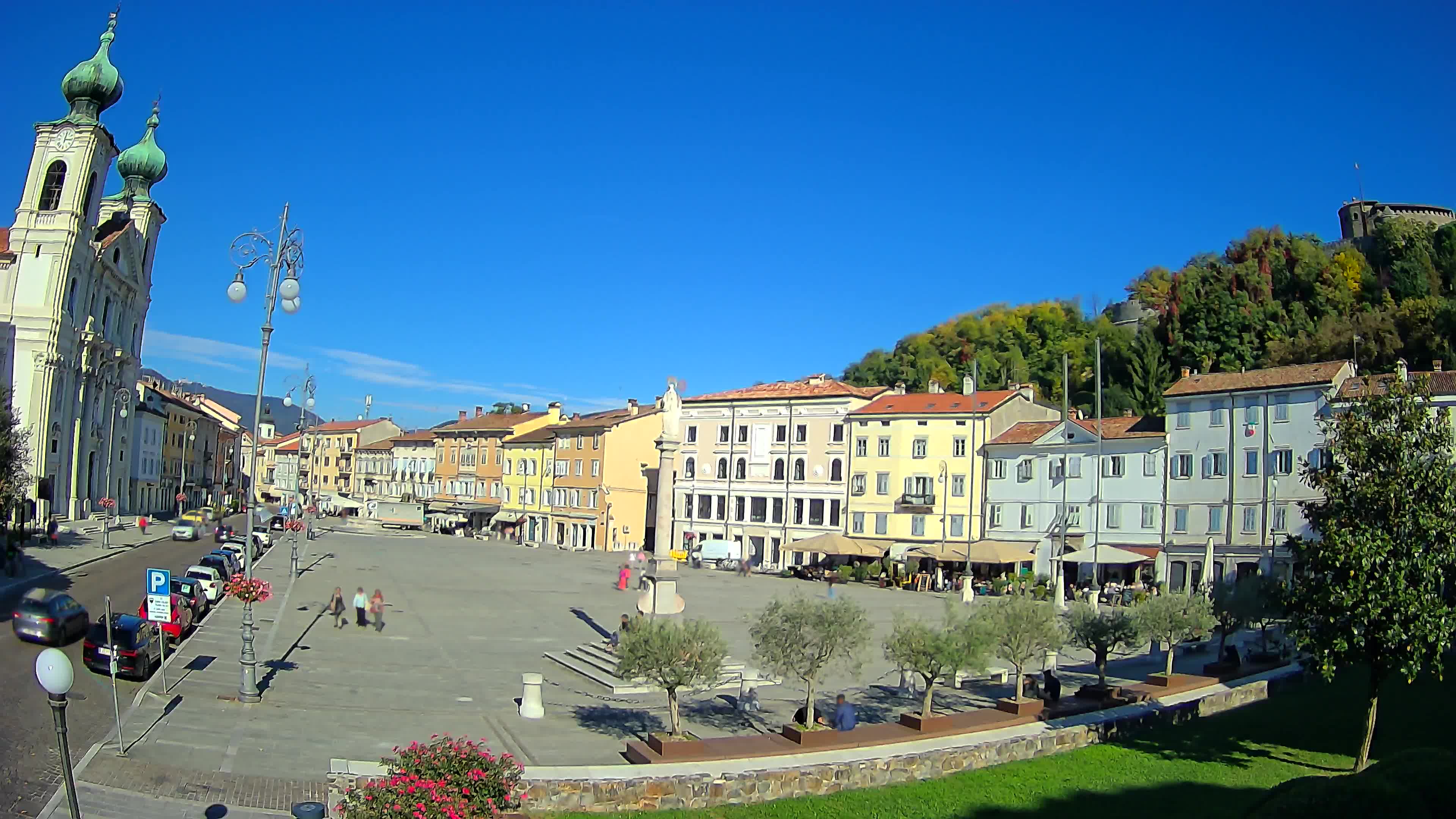 Kamera Gorica Travnik in cerkev sv. Ignacija