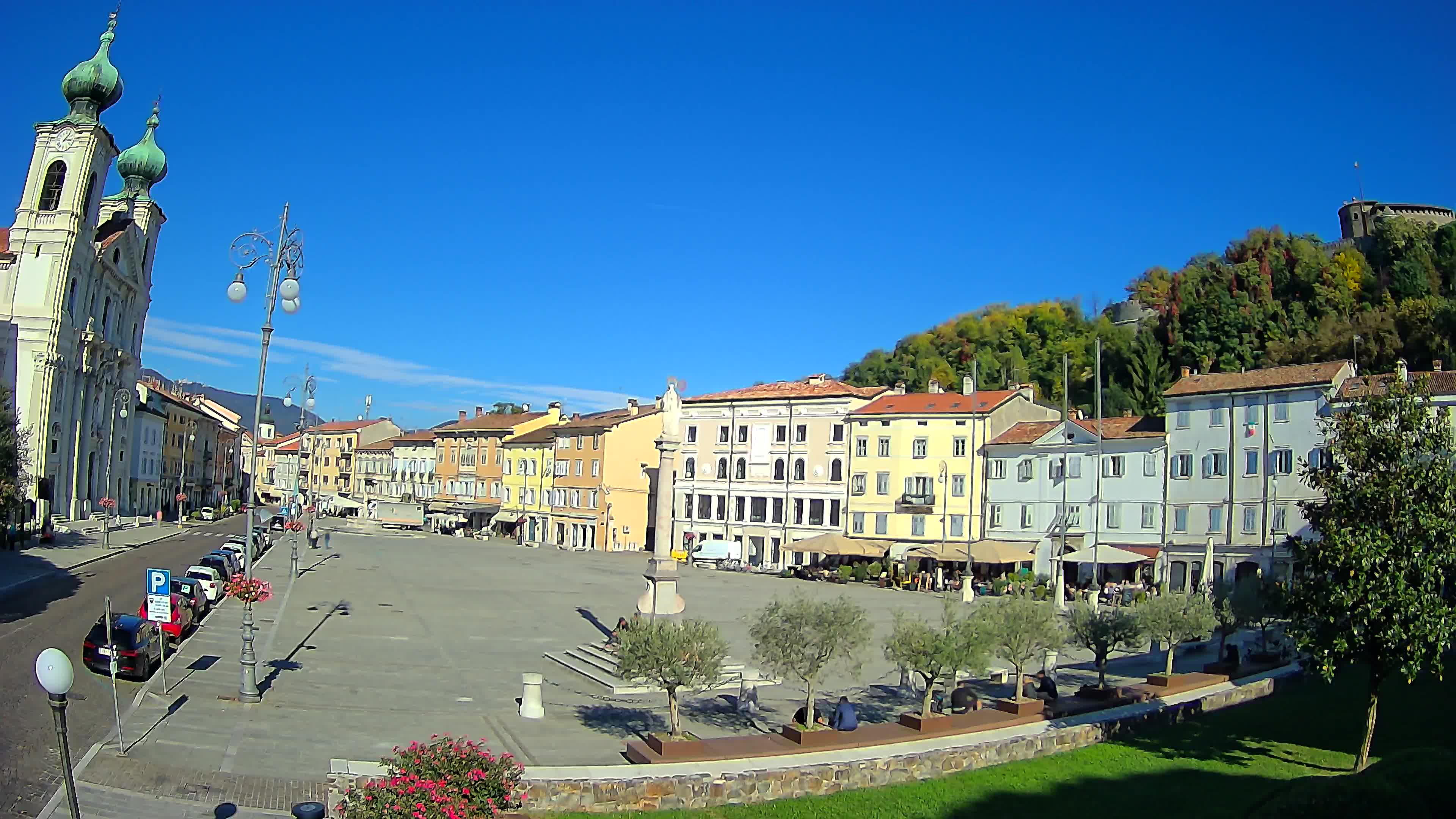Kamera Gorica Travnik in cerkev sv. Ignacija