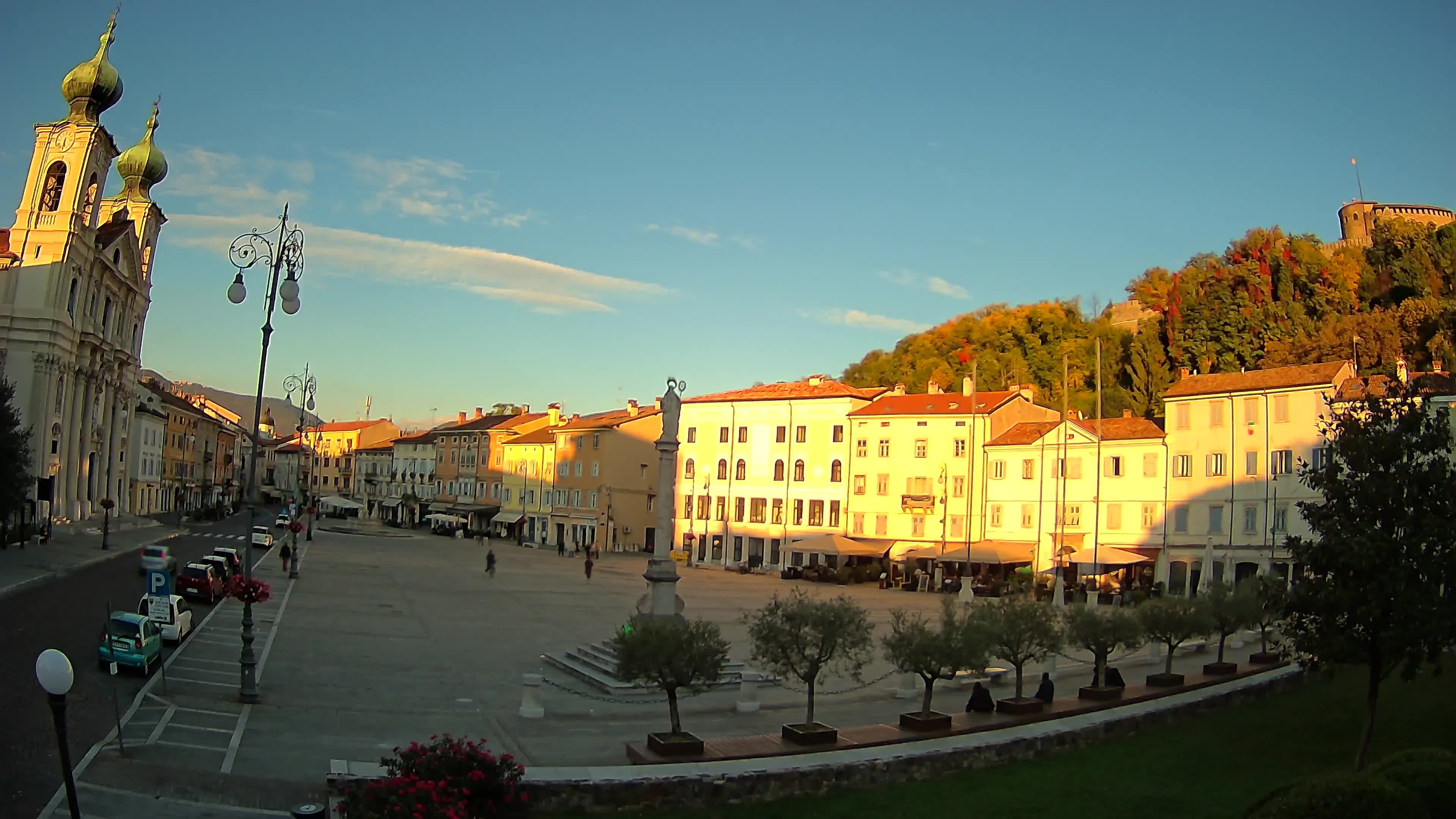 Kamera Gorica Travnik in cerkev sv. Ignacija