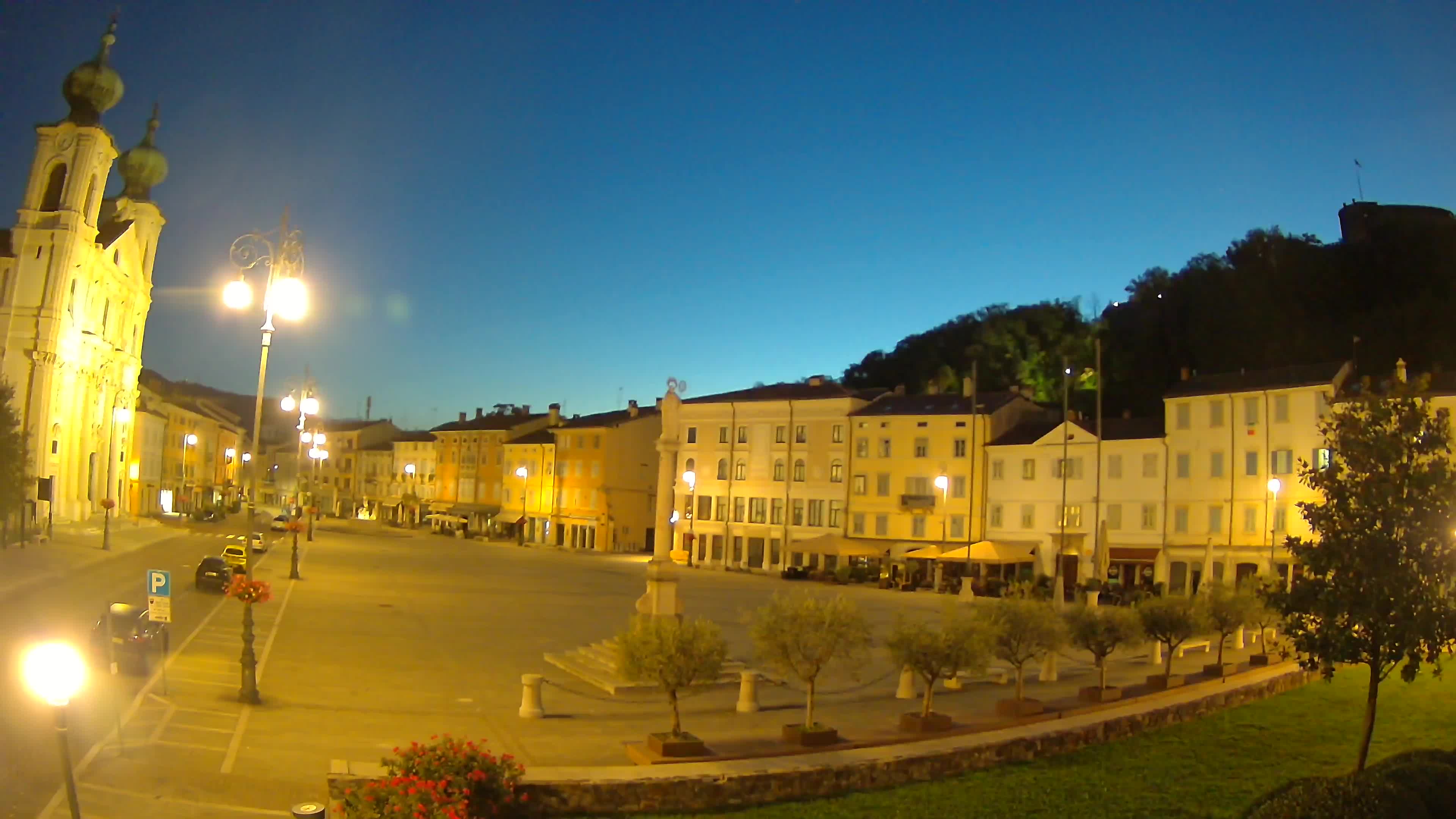 Gorizia Piazza della Vittoria e chiesa di S. Ignazio