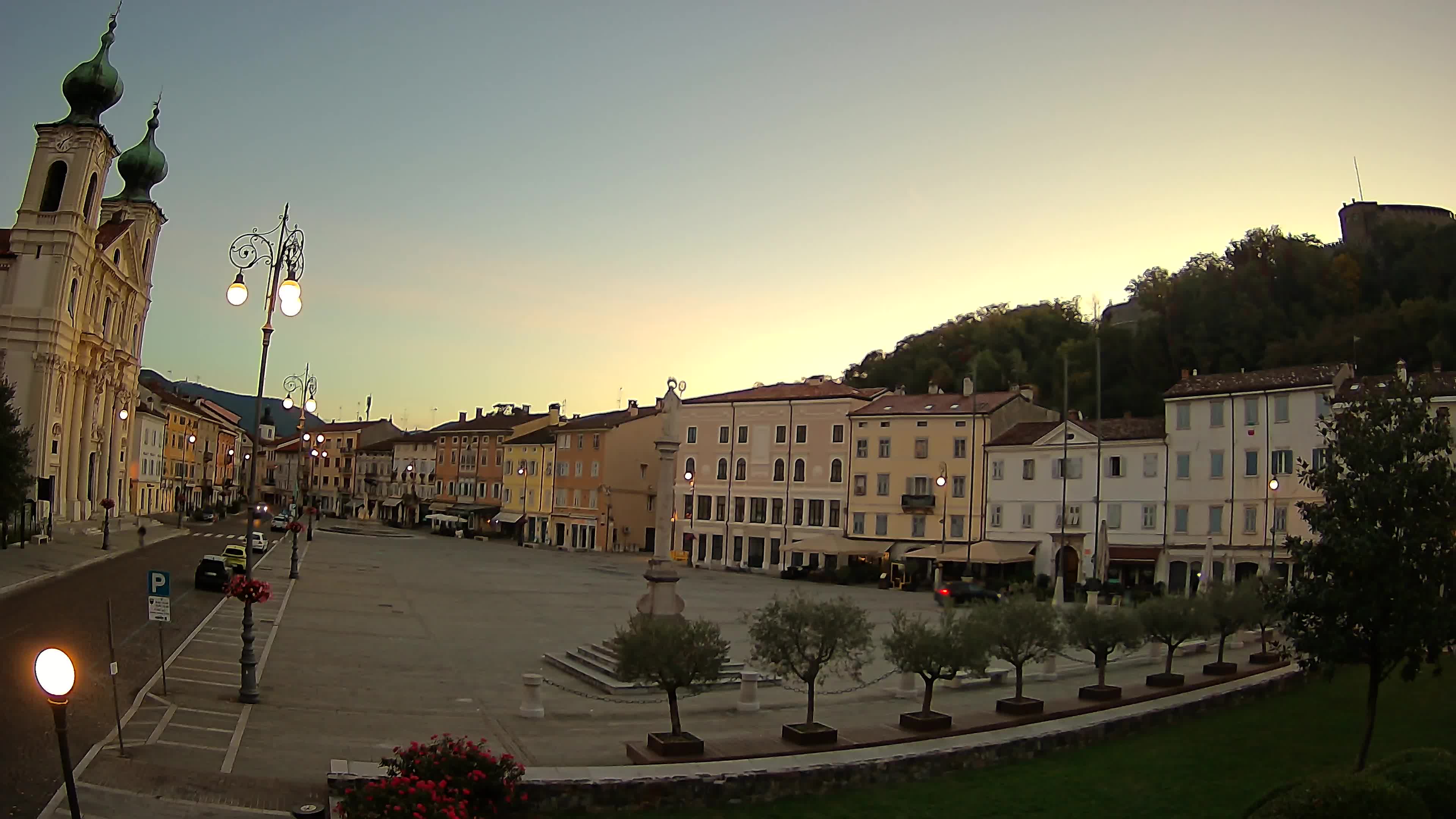 Kamera Gorica Travnik in cerkev sv. Ignacija