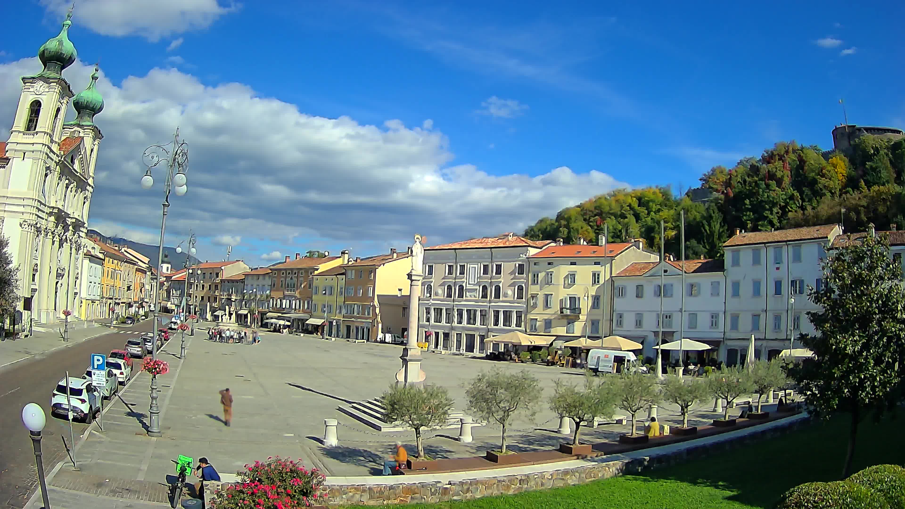 Kamera Gorica Travnik in cerkev sv. Ignacija