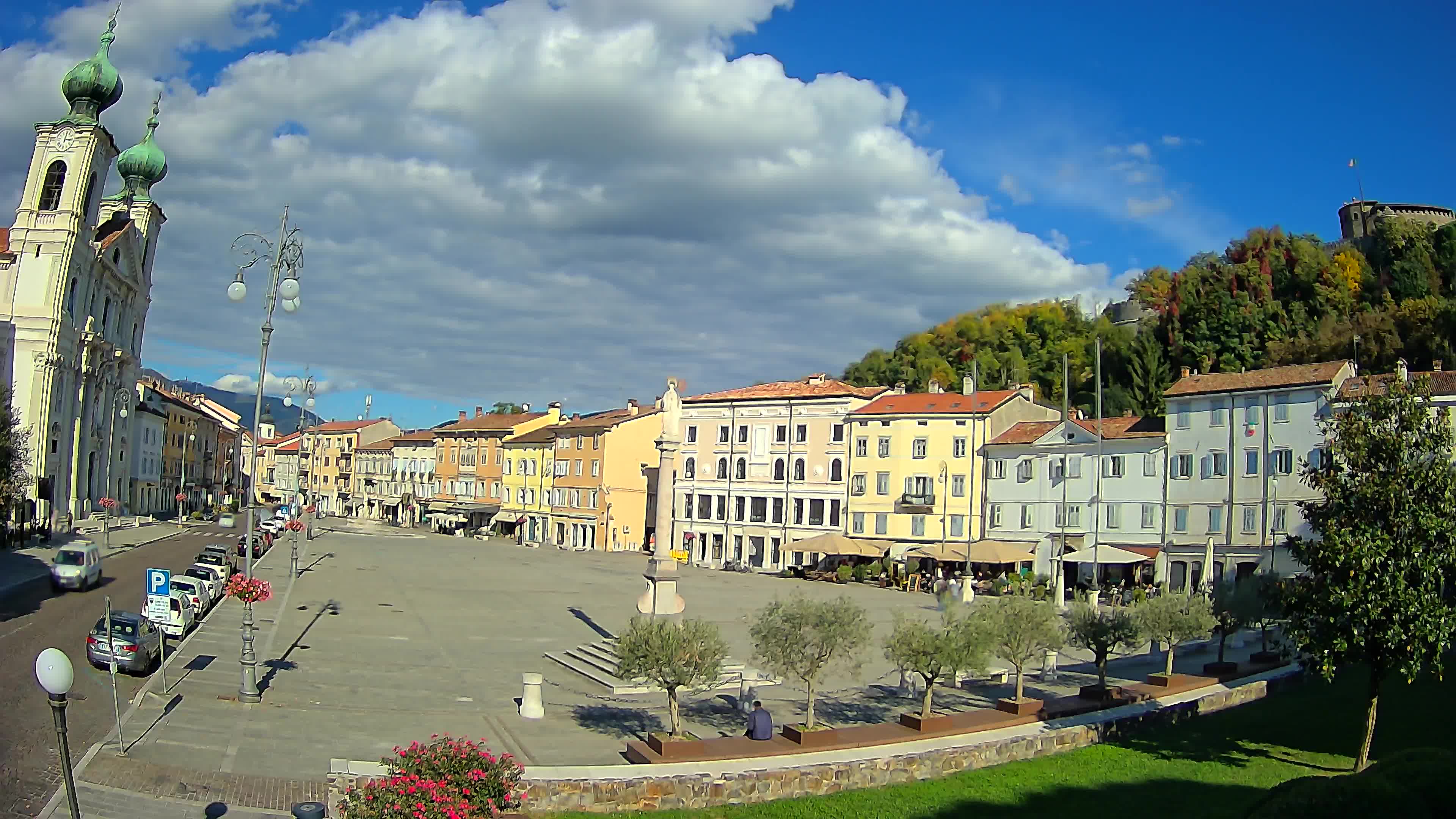 Kamera Gorica Travnik in cerkev sv. Ignacija
