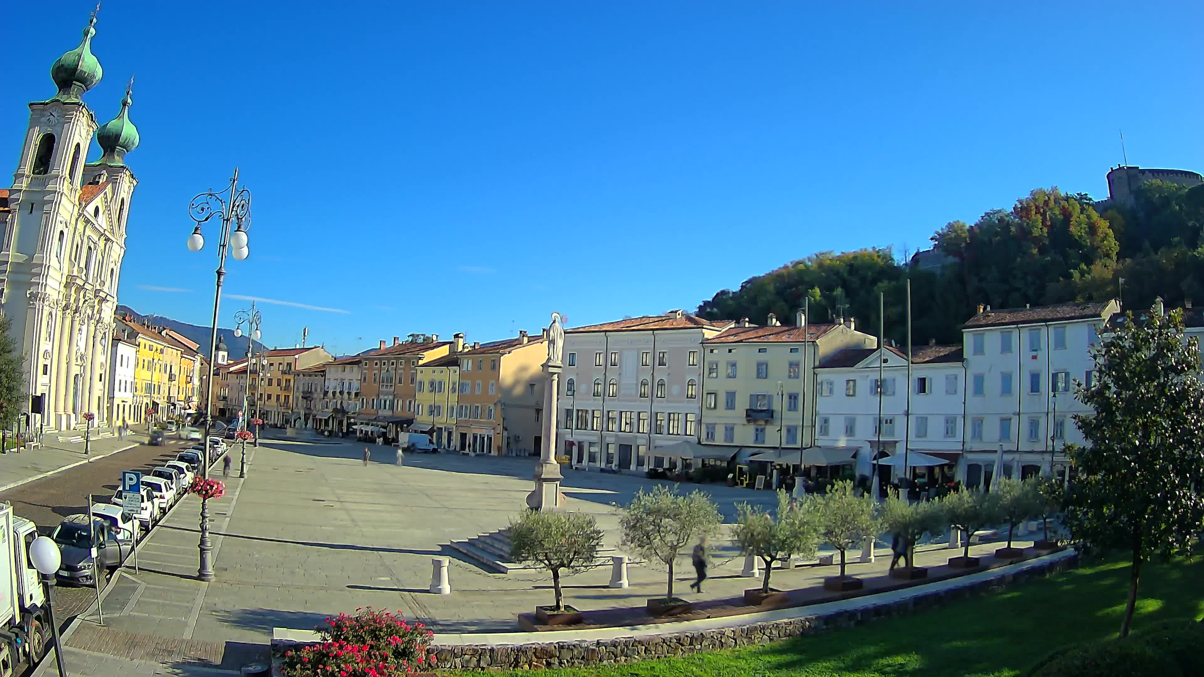Kamera Gorica Travnik in cerkev sv. Ignacija