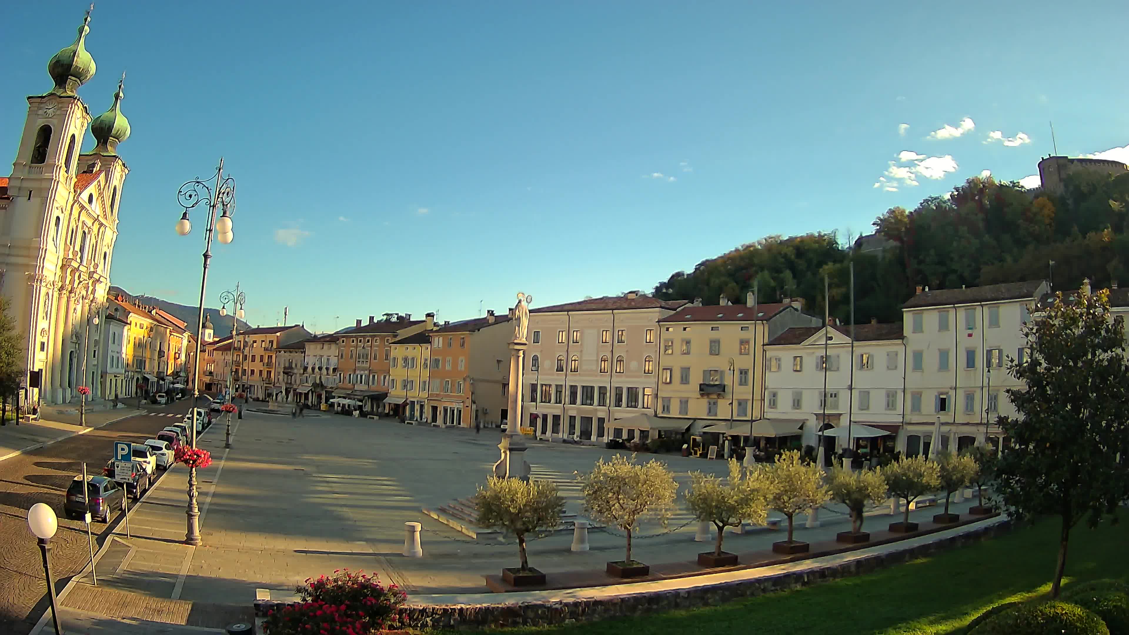 Kamera Gorica Travnik in cerkev sv. Ignacija