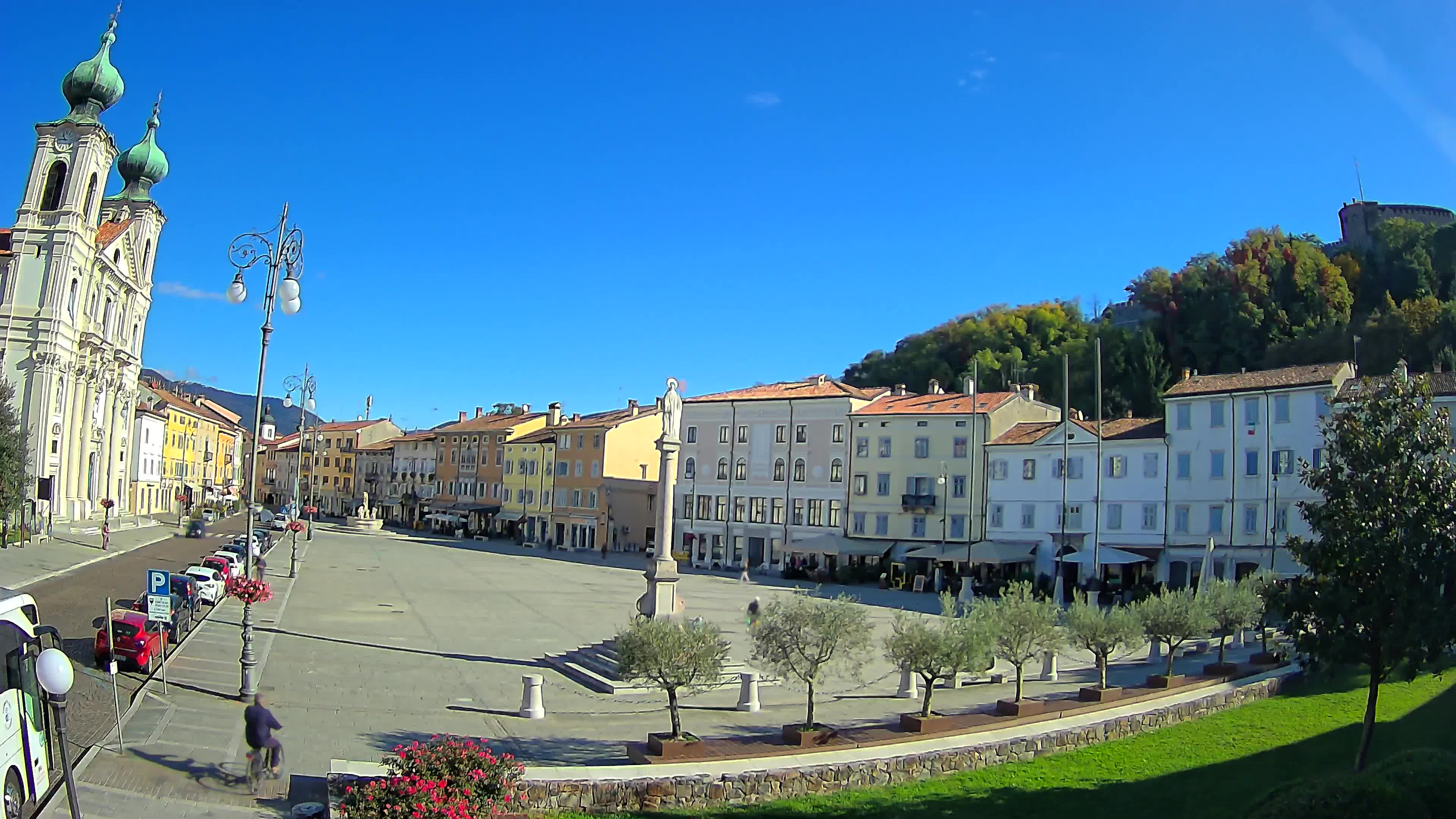 Gorizia – Plaza Vittoria – iglesia de San Pedro. Ignacio