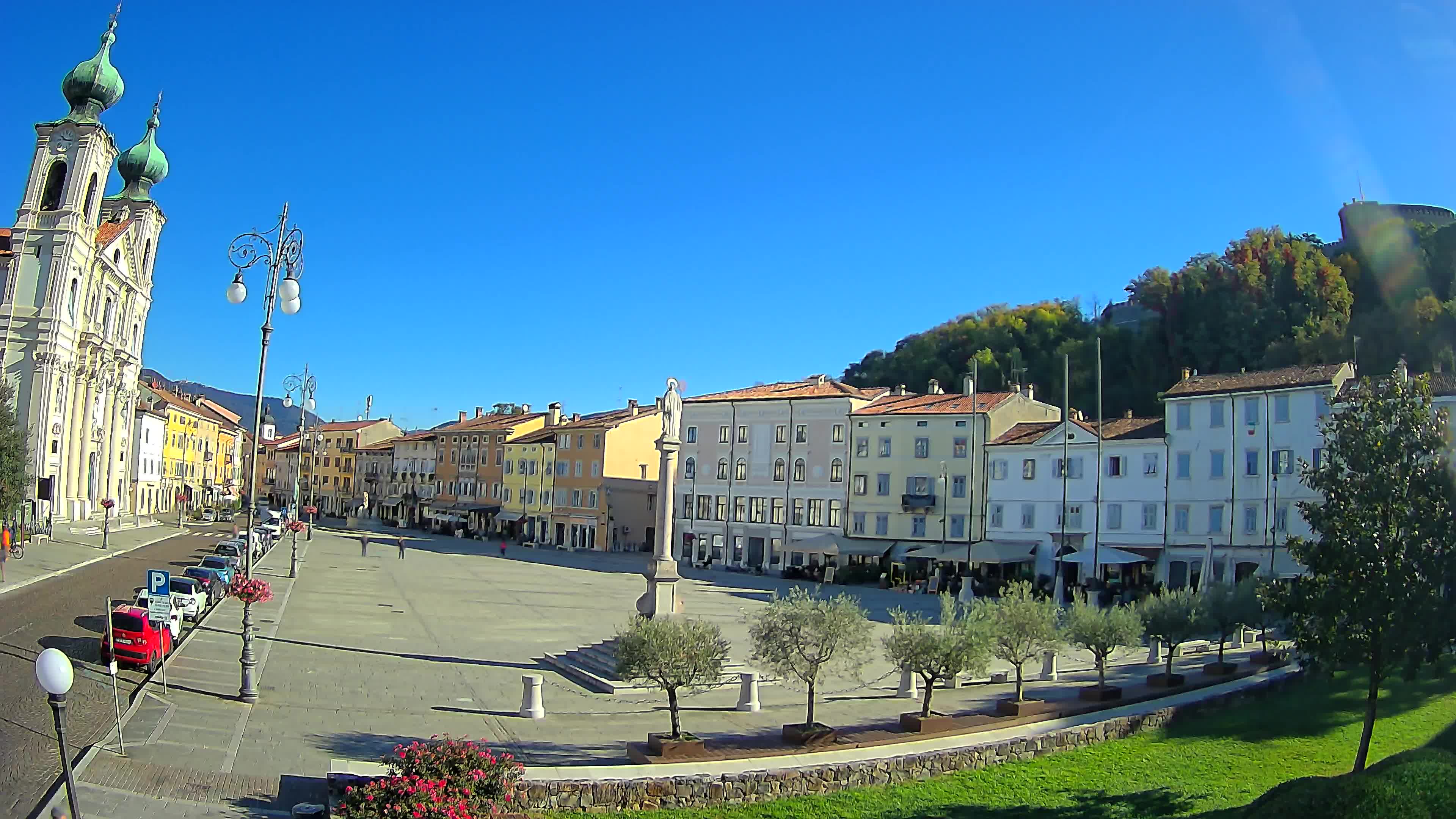 Kamera Gorica Travnik in cerkev sv. Ignacija