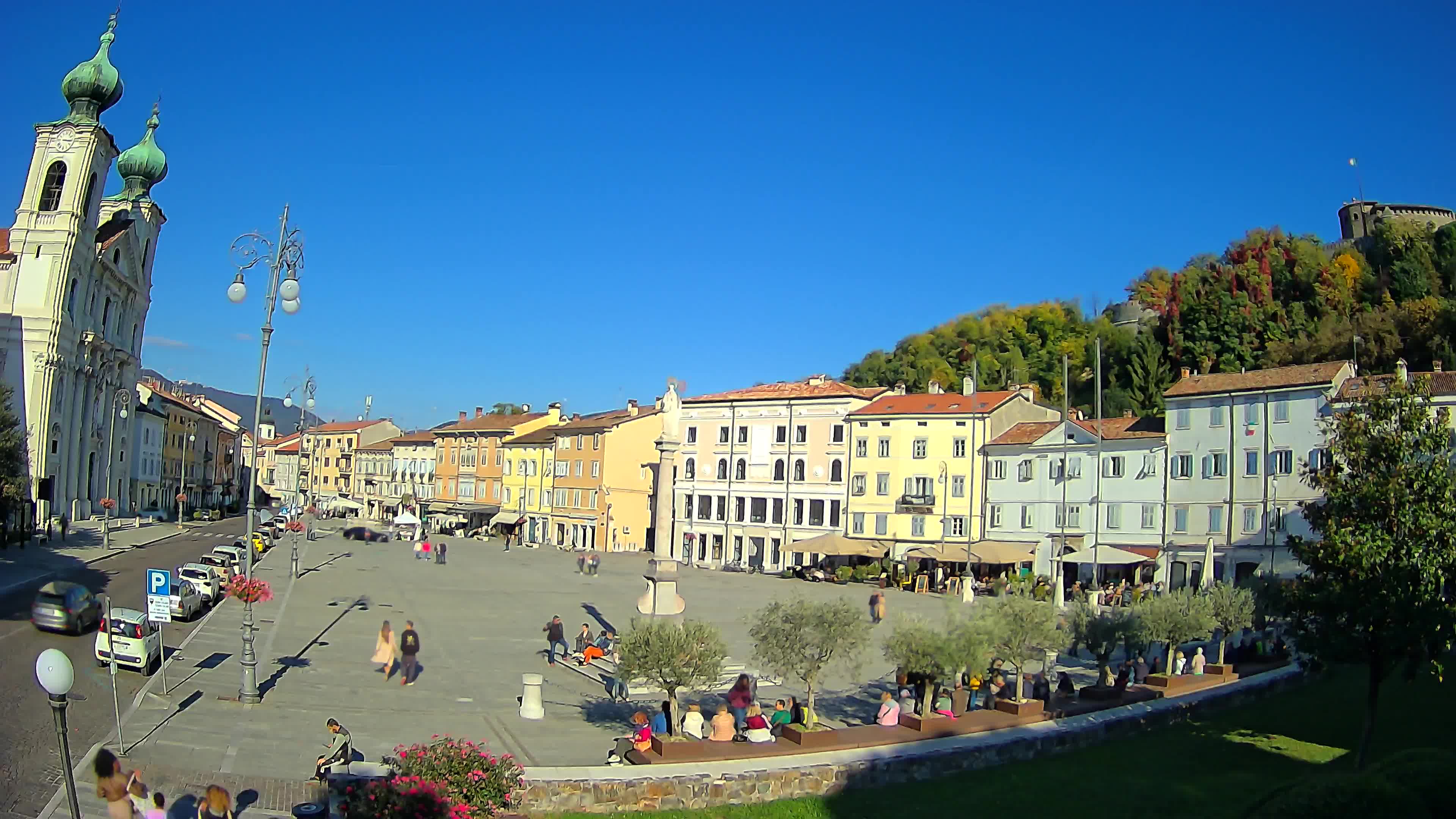 Kamera Gorica Travnik in cerkev sv. Ignacija