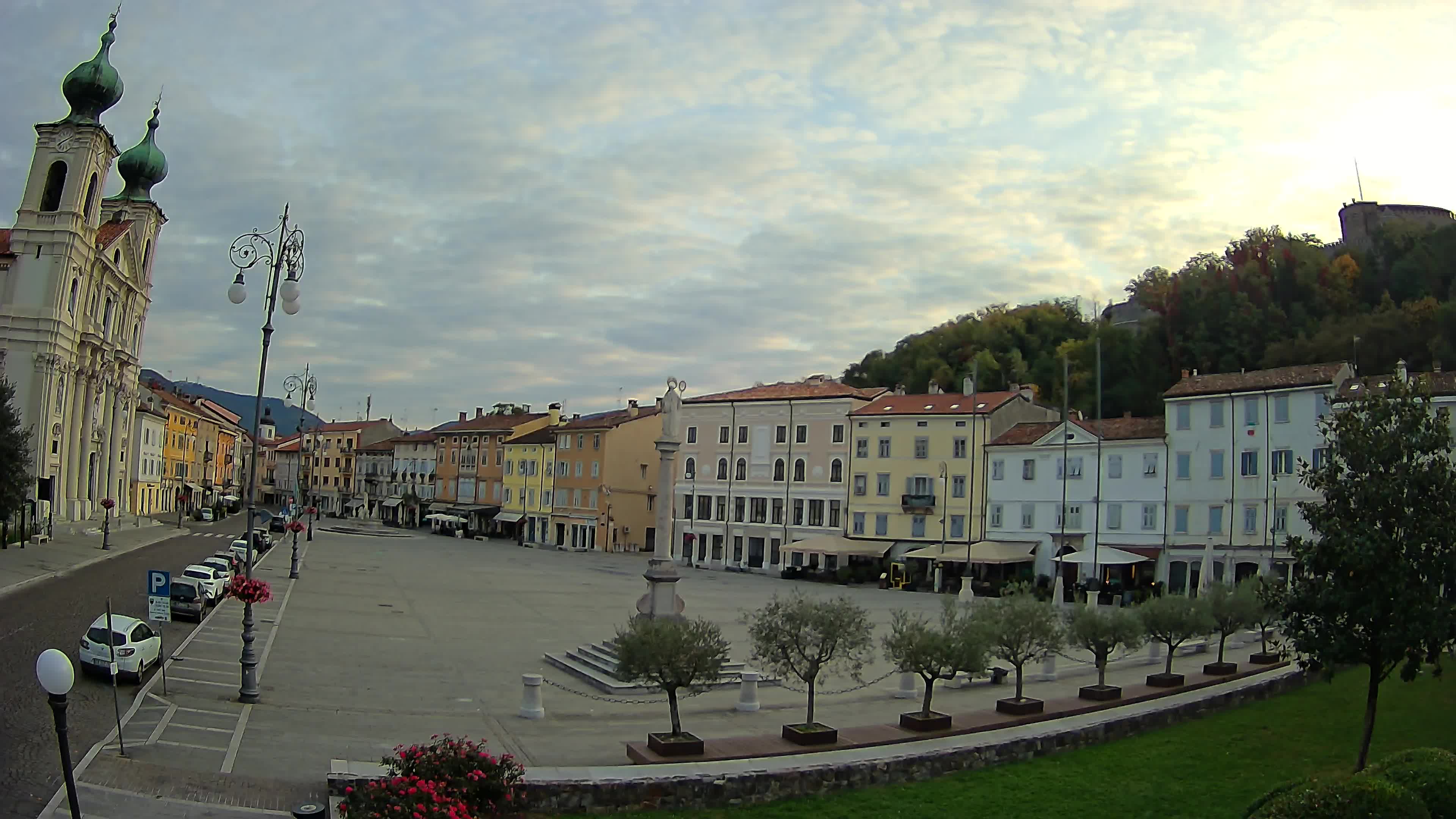 Kamera Gorica Travnik in cerkev sv. Ignacija