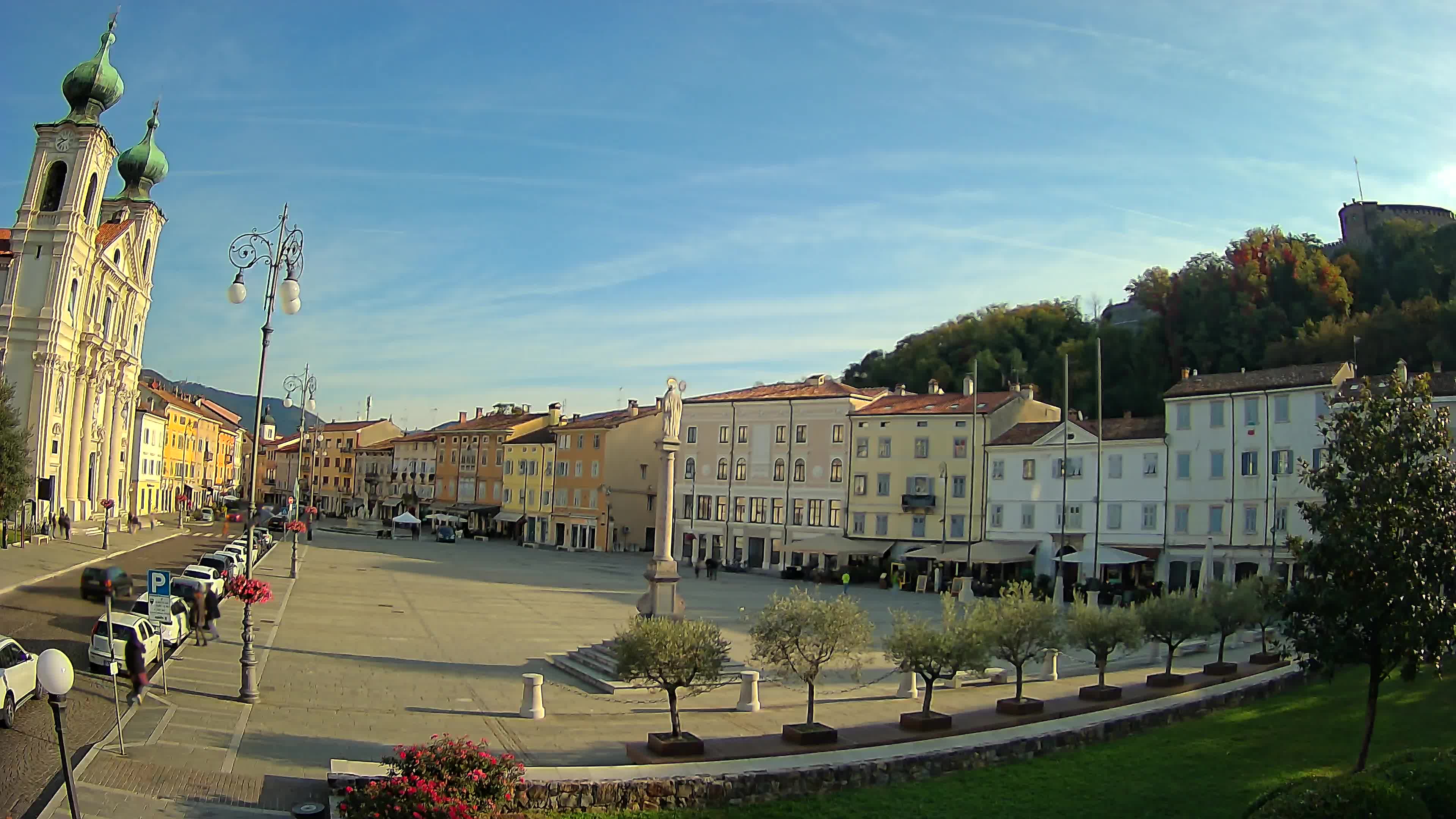 Kamera Gorica Travnik in cerkev sv. Ignacija