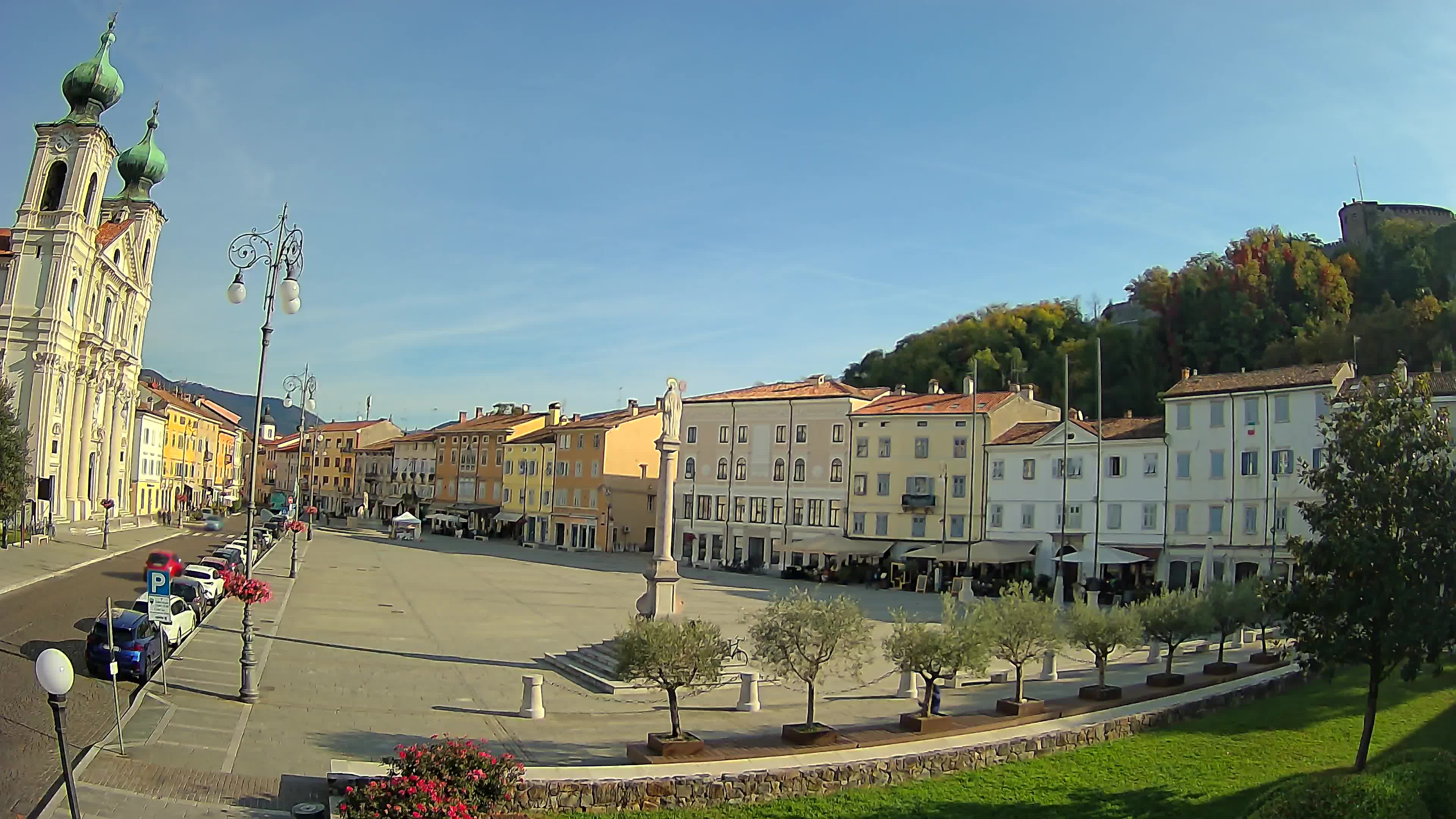 Kamera Gorica Travnik in cerkev sv. Ignacija