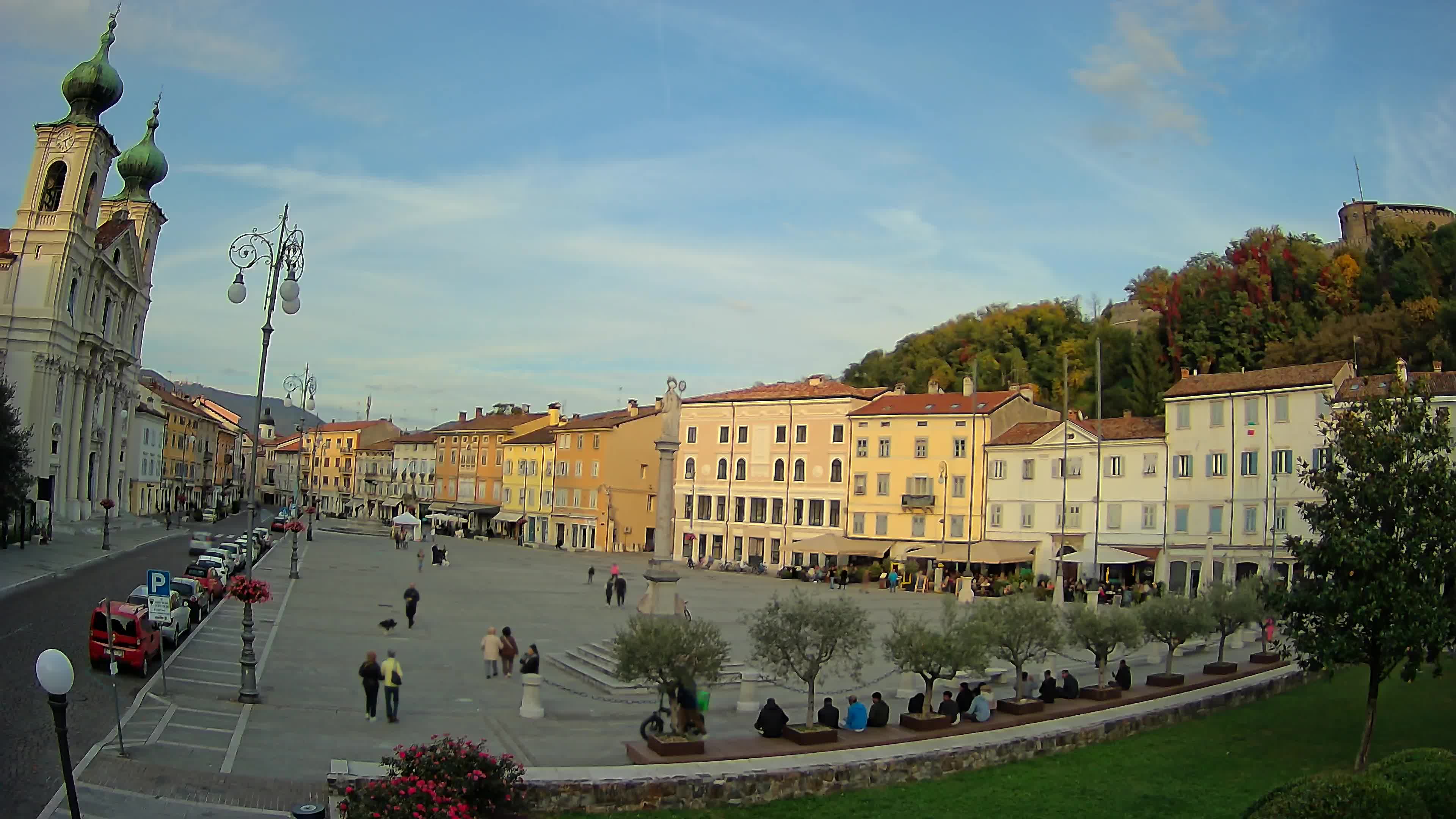 Kamera Gorica Travnik in cerkev sv. Ignacija