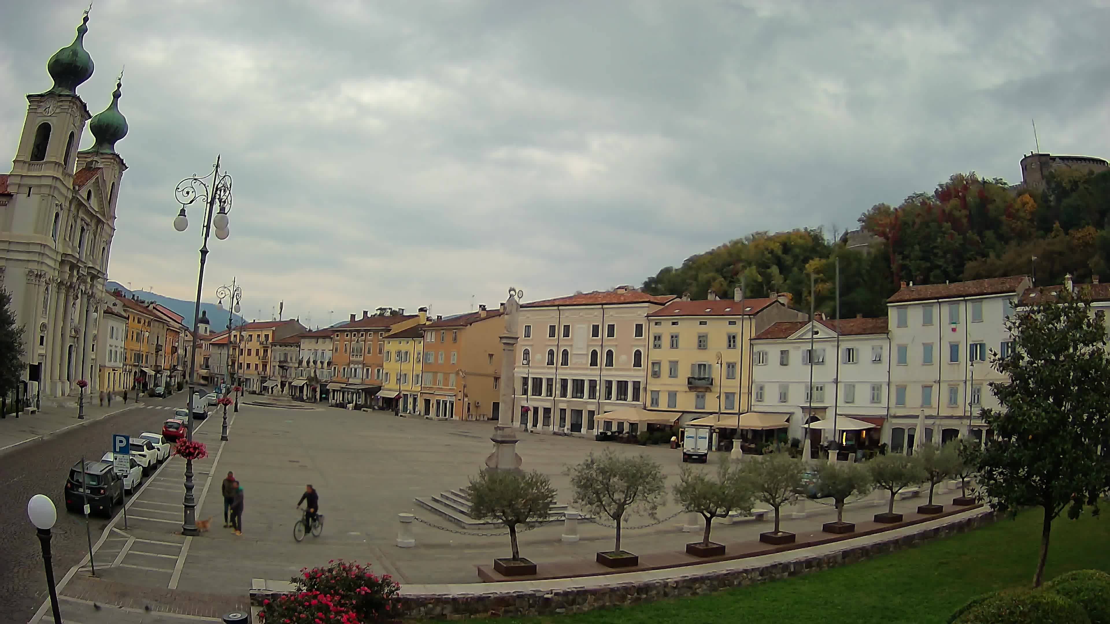 Gorizia Piazza della Vittoria e chiesa di S. Ignazio