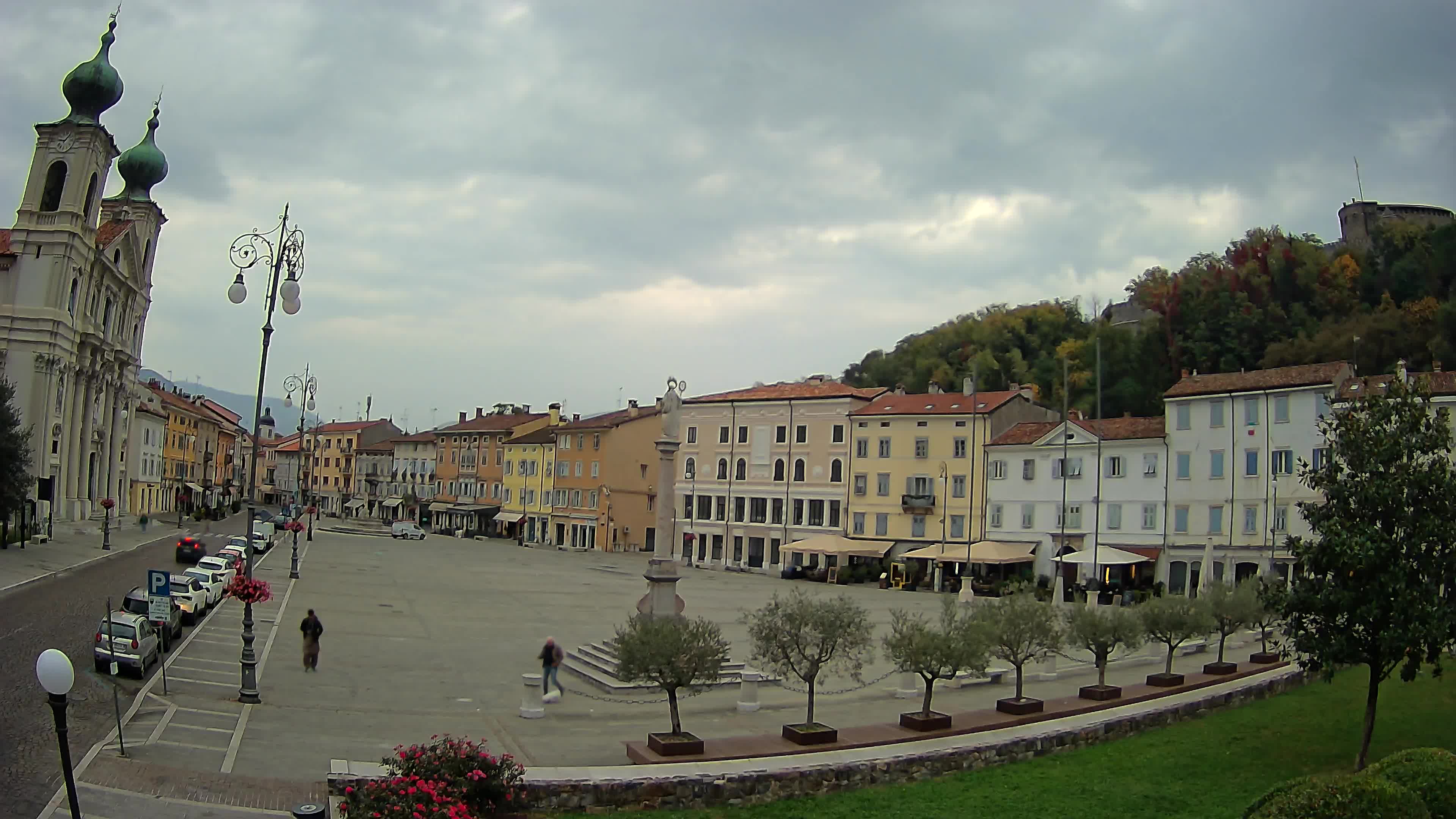 Gorizia Piazza della Vittoria e chiesa di S. Ignazio