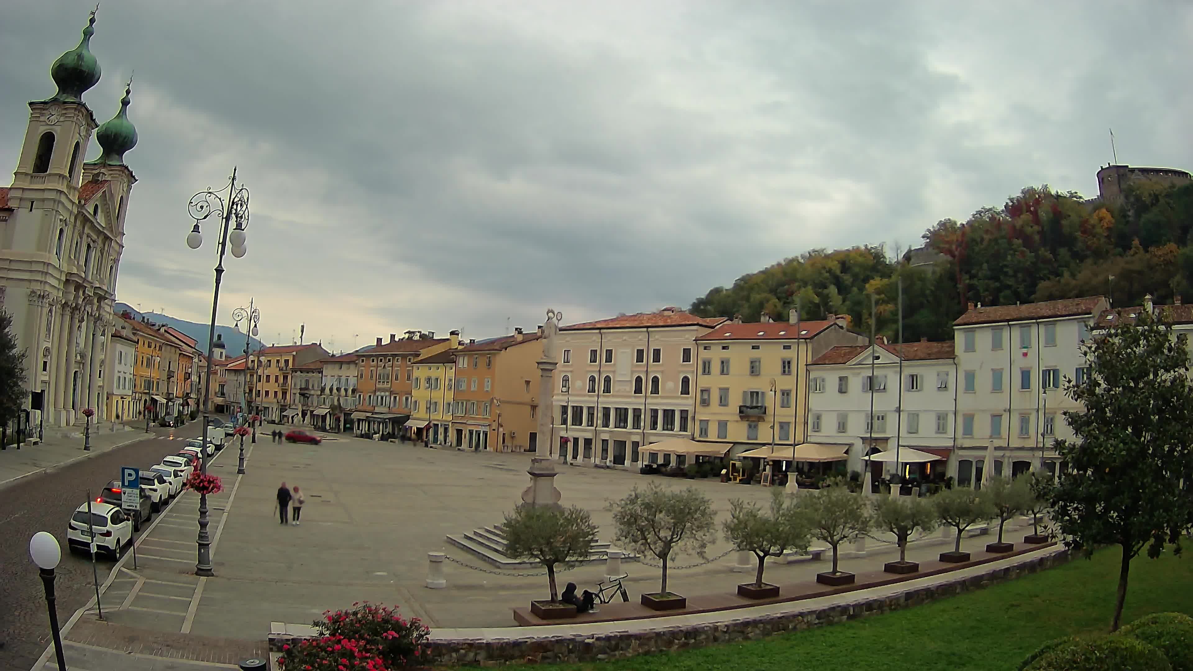 Kamera Gorica Travnik in cerkev sv. Ignacija