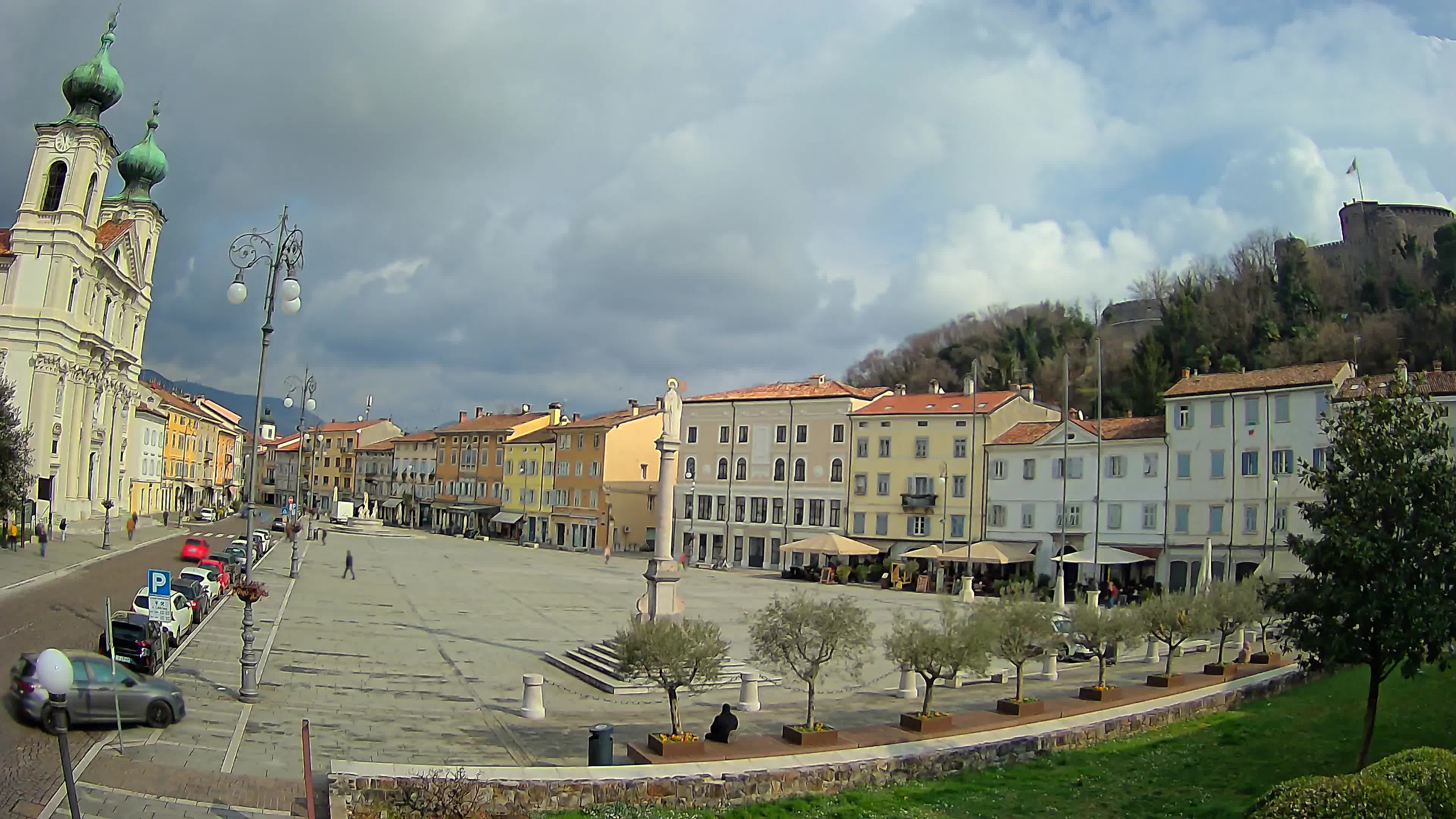 Gorizia – Plaza Vittoria – iglesia de San Pedro. Ignacio
