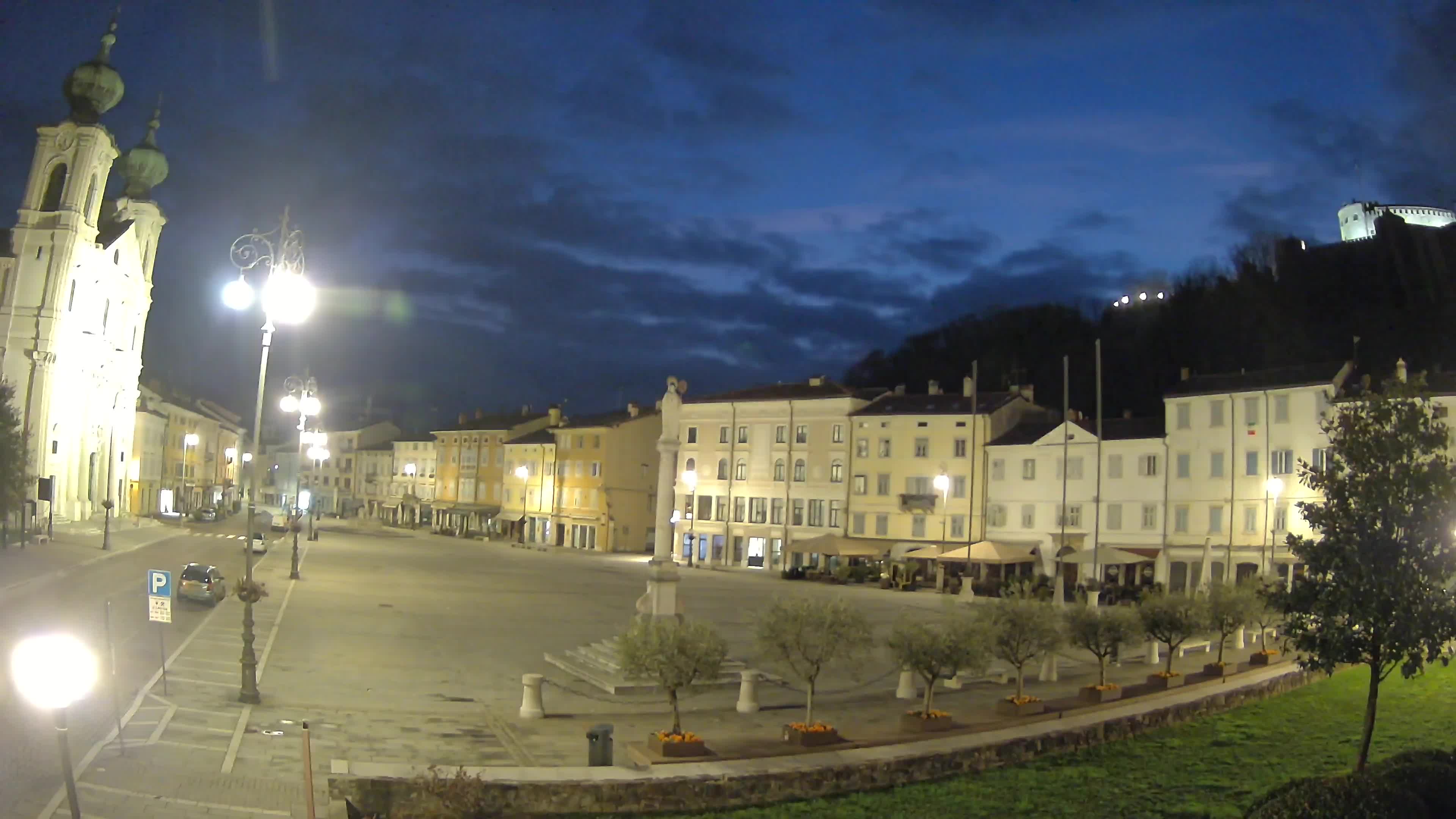 Gorizia Piazza della Vittoria e chiesa di S. Ignazio