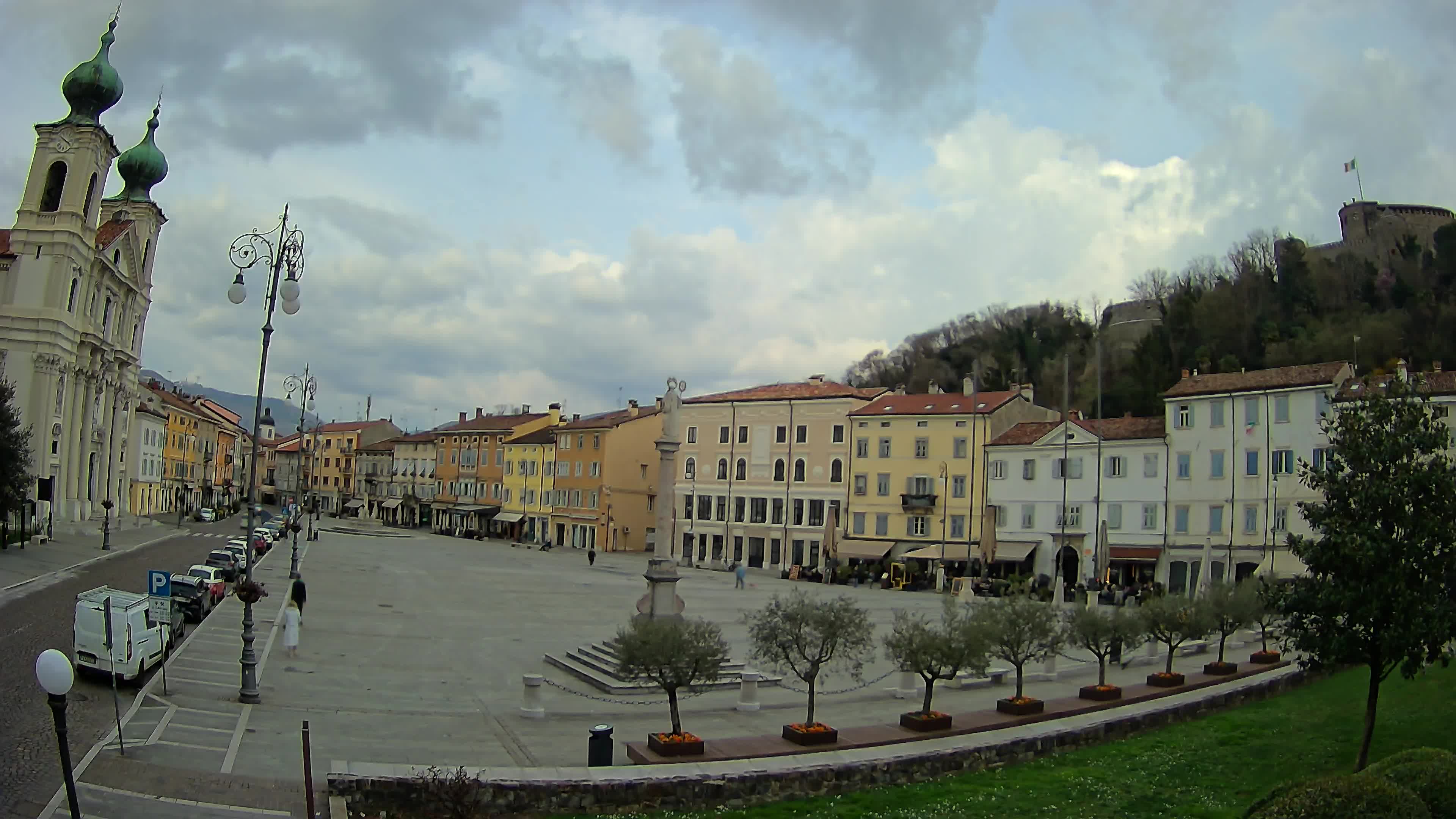 Gorizia – Plaza Vittoria – iglesia de San Pedro. Ignacio