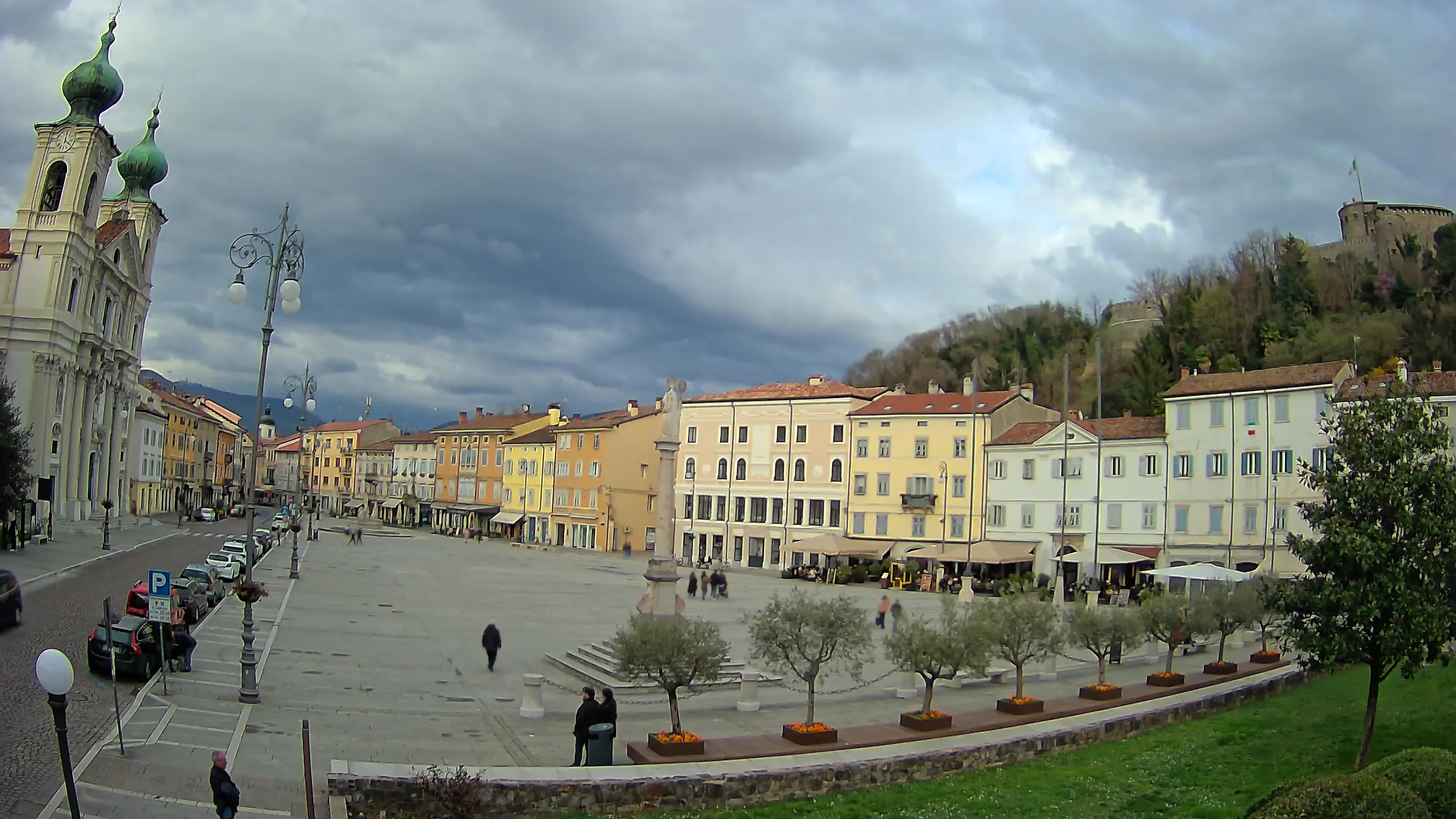Gorizia – Plaza Vittoria – iglesia de San Pedro. Ignacio