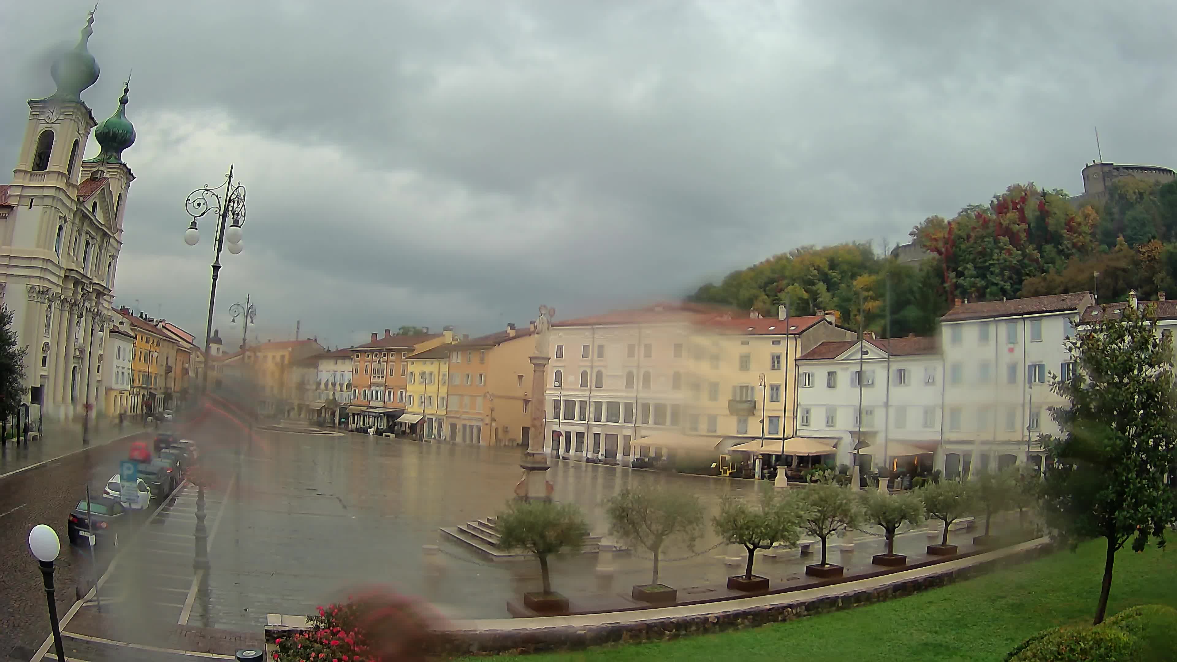 Kamera Gorica Travnik in cerkev sv. Ignacija