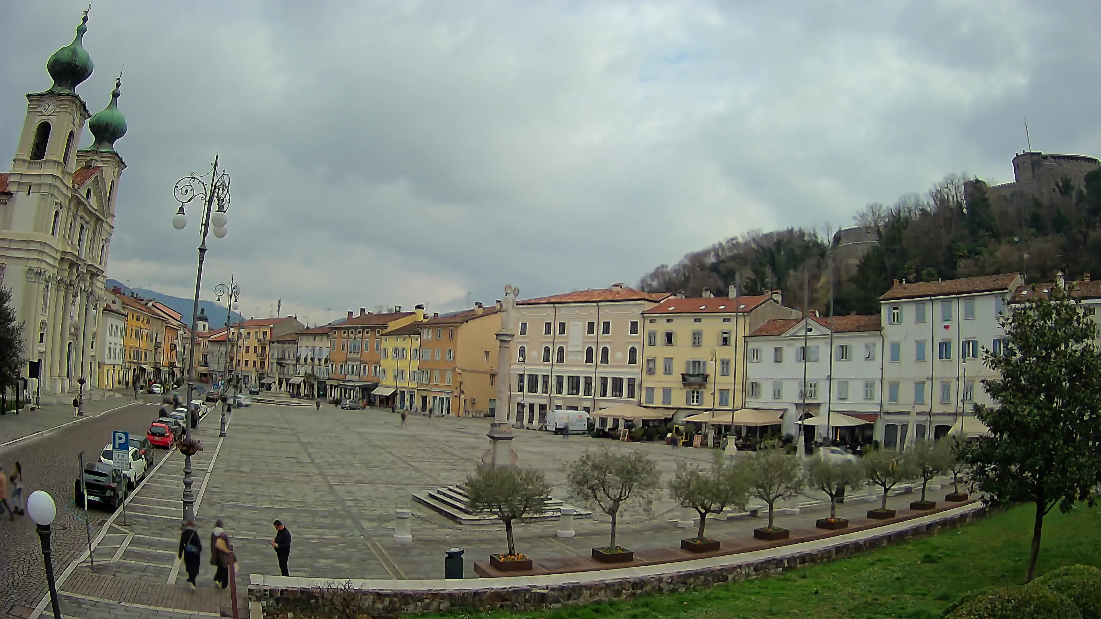 Gorizia – Plaza Vittoria – iglesia de San Pedro. Ignacio
