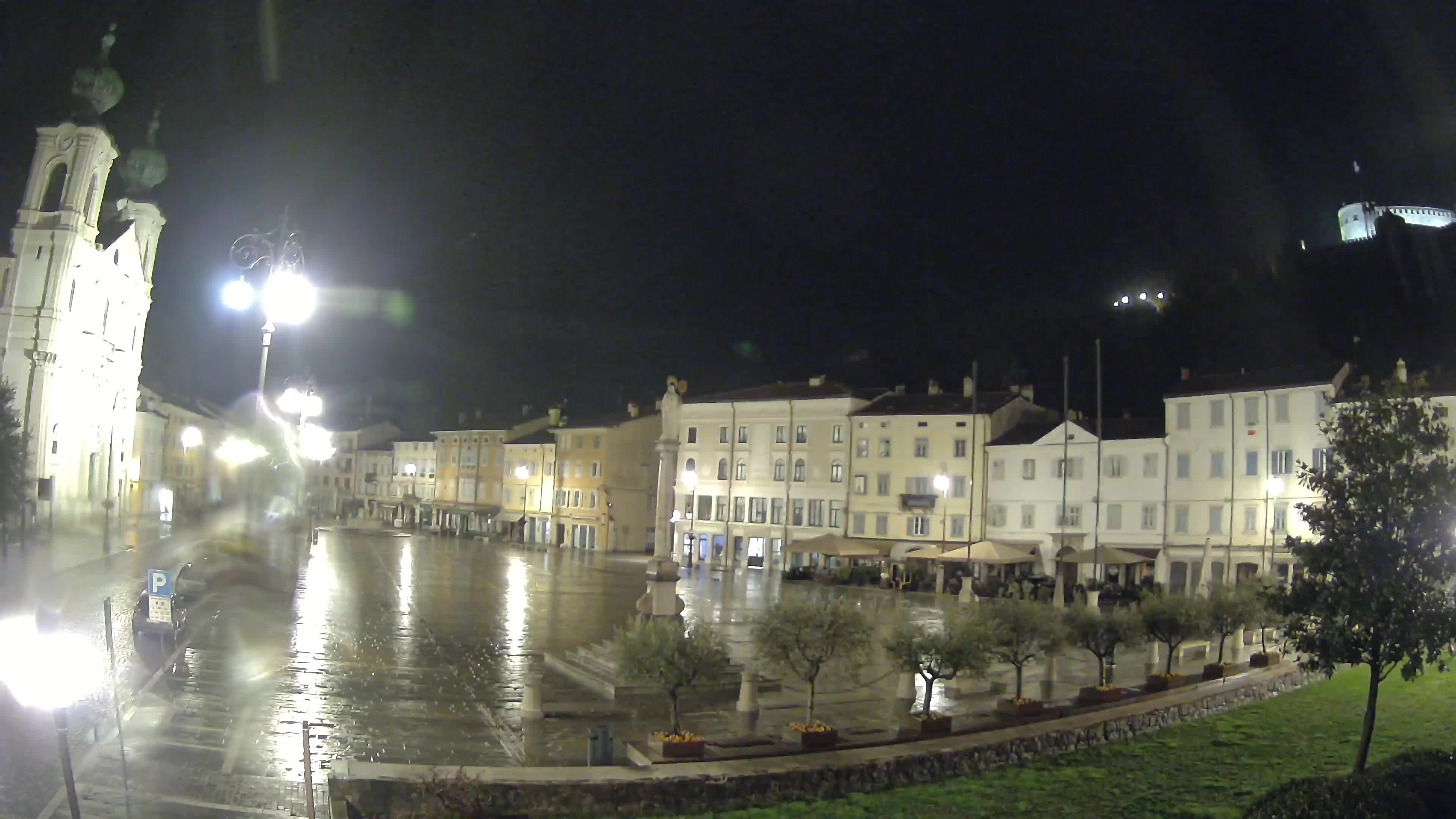 Kamera Gorica Travnik in cerkev sv. Ignacija