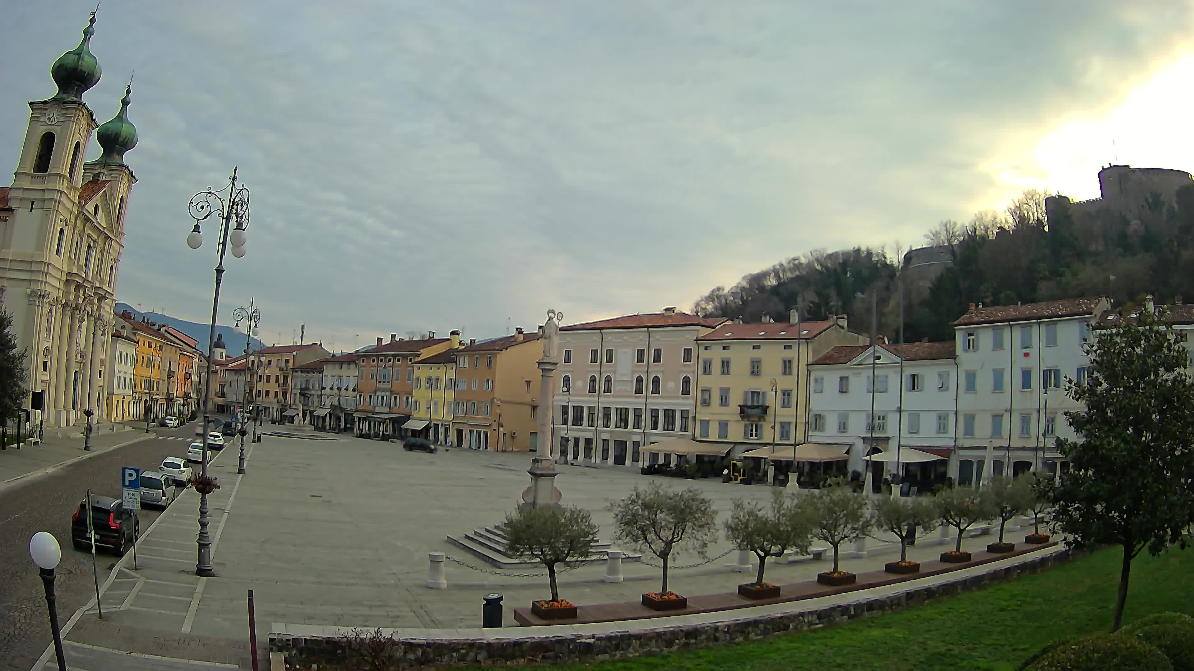 Gorizia Piazza della Vittoria e chiesa di S. Ignazio
