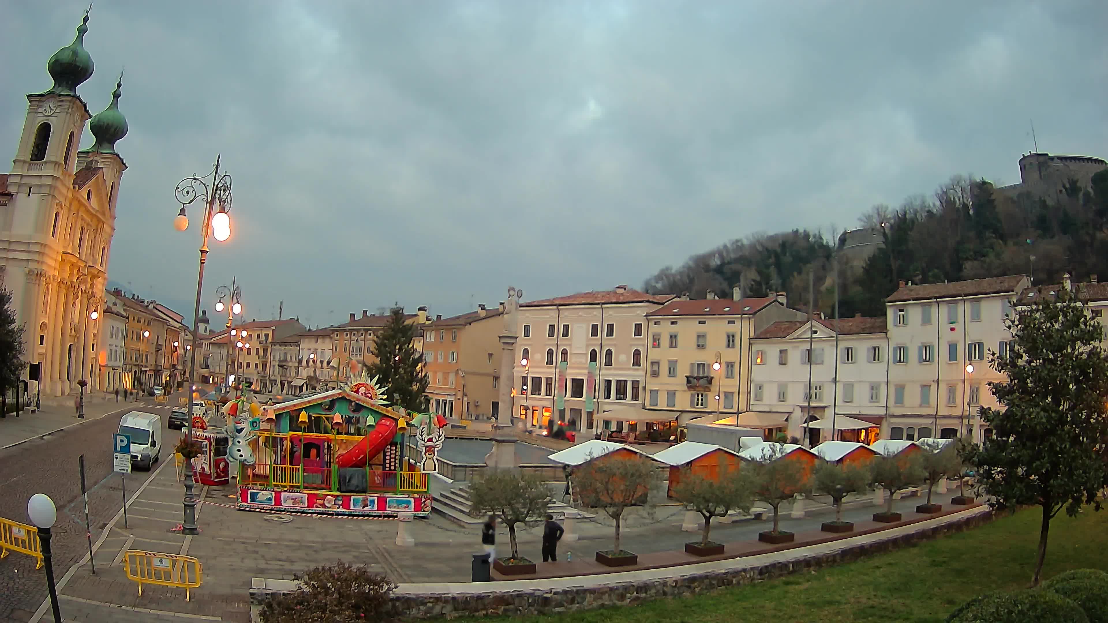 Gorizia – Plaza Vittoria – iglesia de San Pedro. Ignacio
