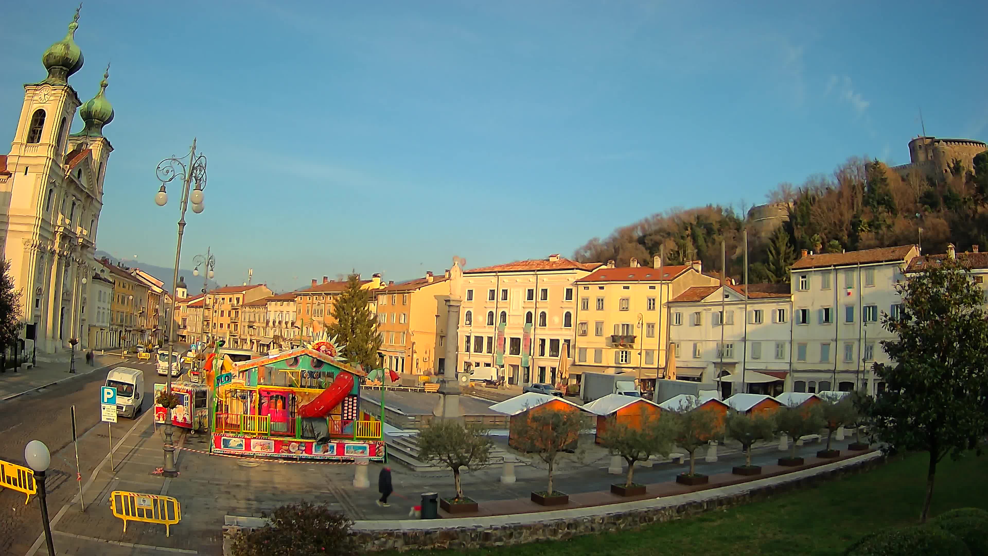 Gorizia Piazza della Vittoria e chiesa di S. Ignazio