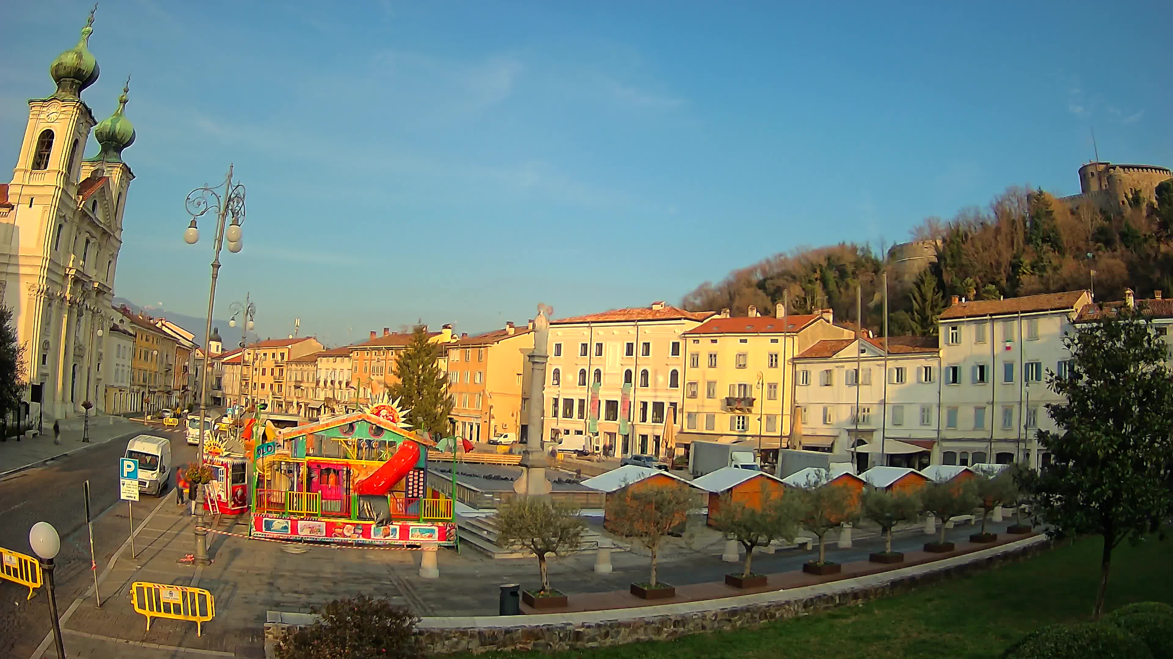 Kamera Gorica Travnik in cerkev sv. Ignacija