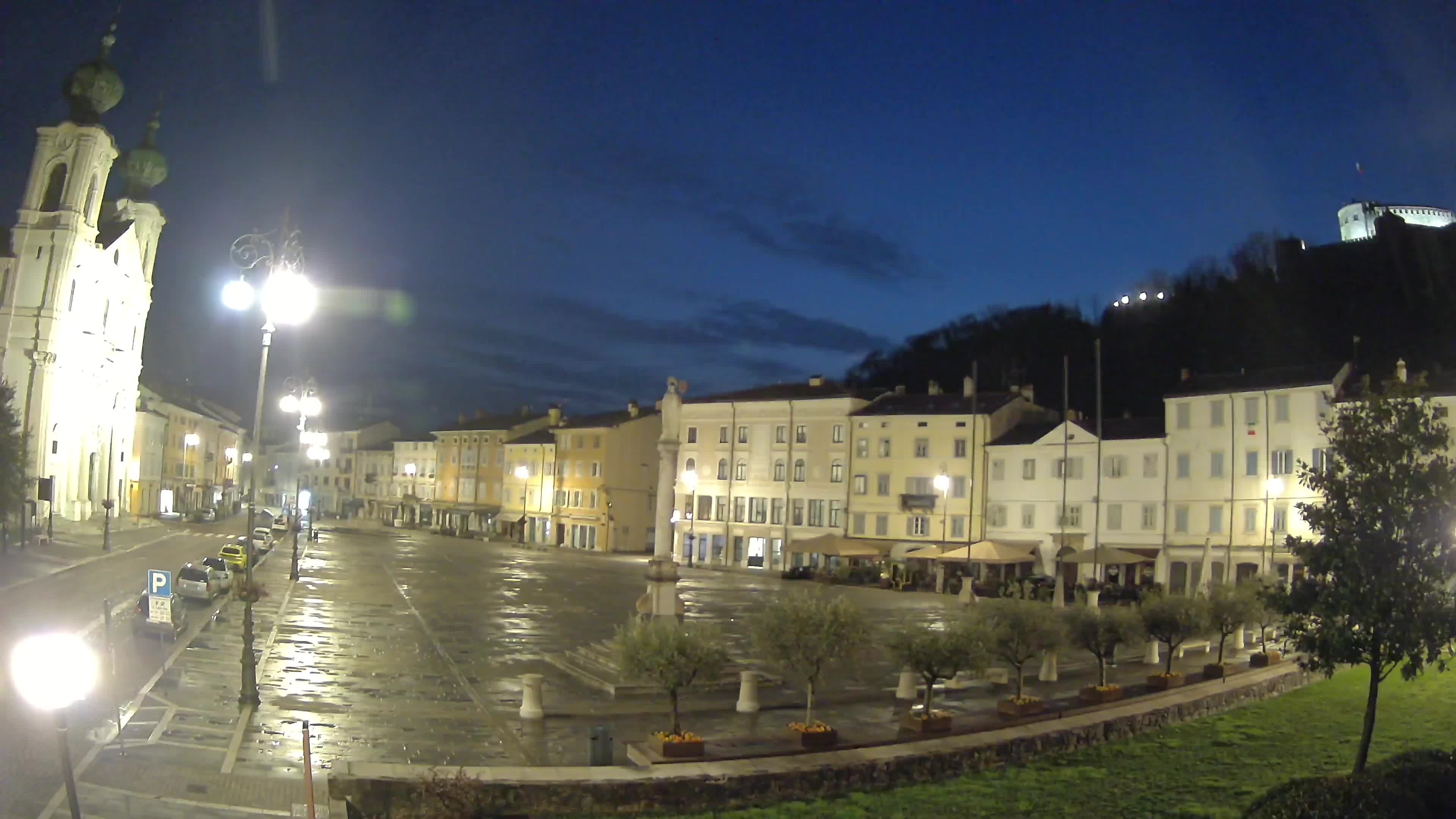 Gorizia Piazza della Vittoria e chiesa di S. Ignazio