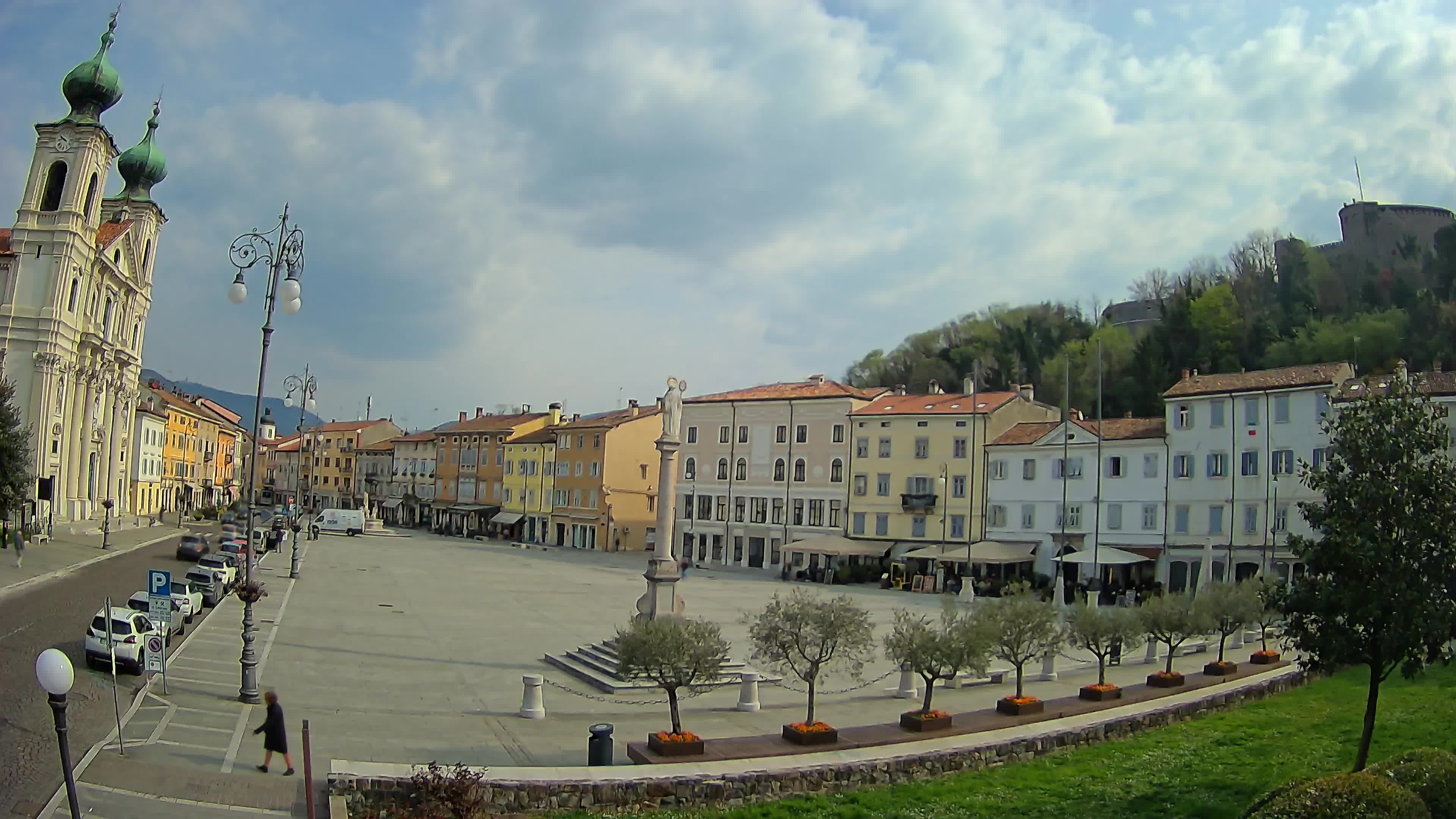 Kamera Gorica Travnik in cerkev sv. Ignacija