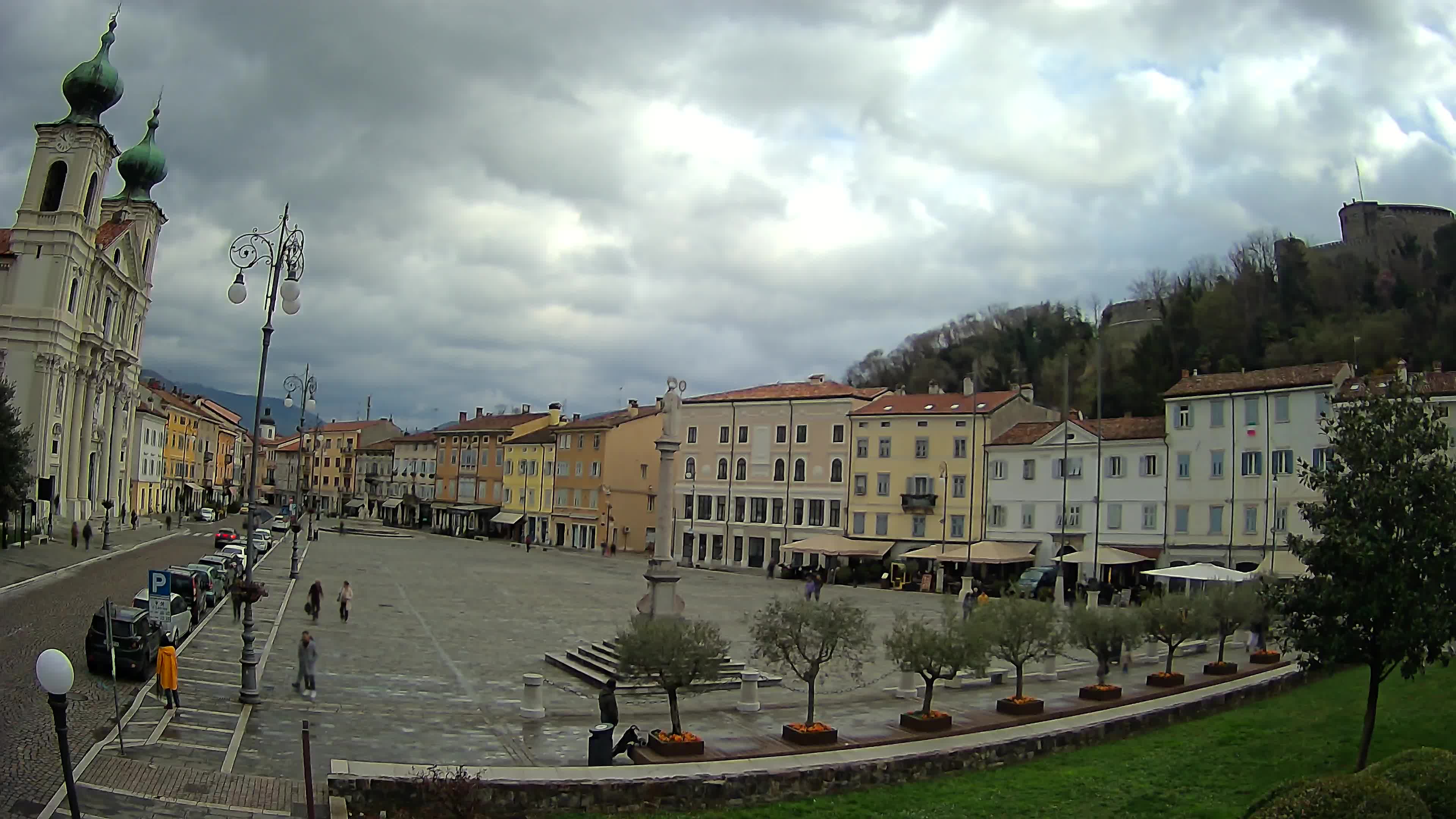 Gorizia Piazza della Vittoria e chiesa di S. Ignazio
