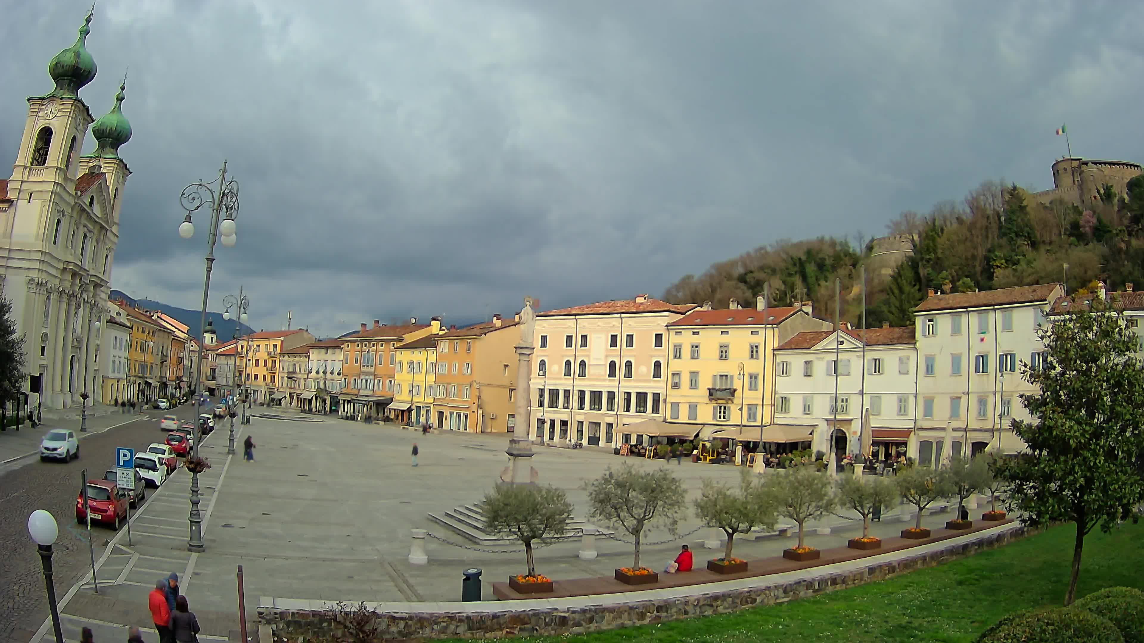 Gorizia Piazza della Vittoria e chiesa di S. Ignazio