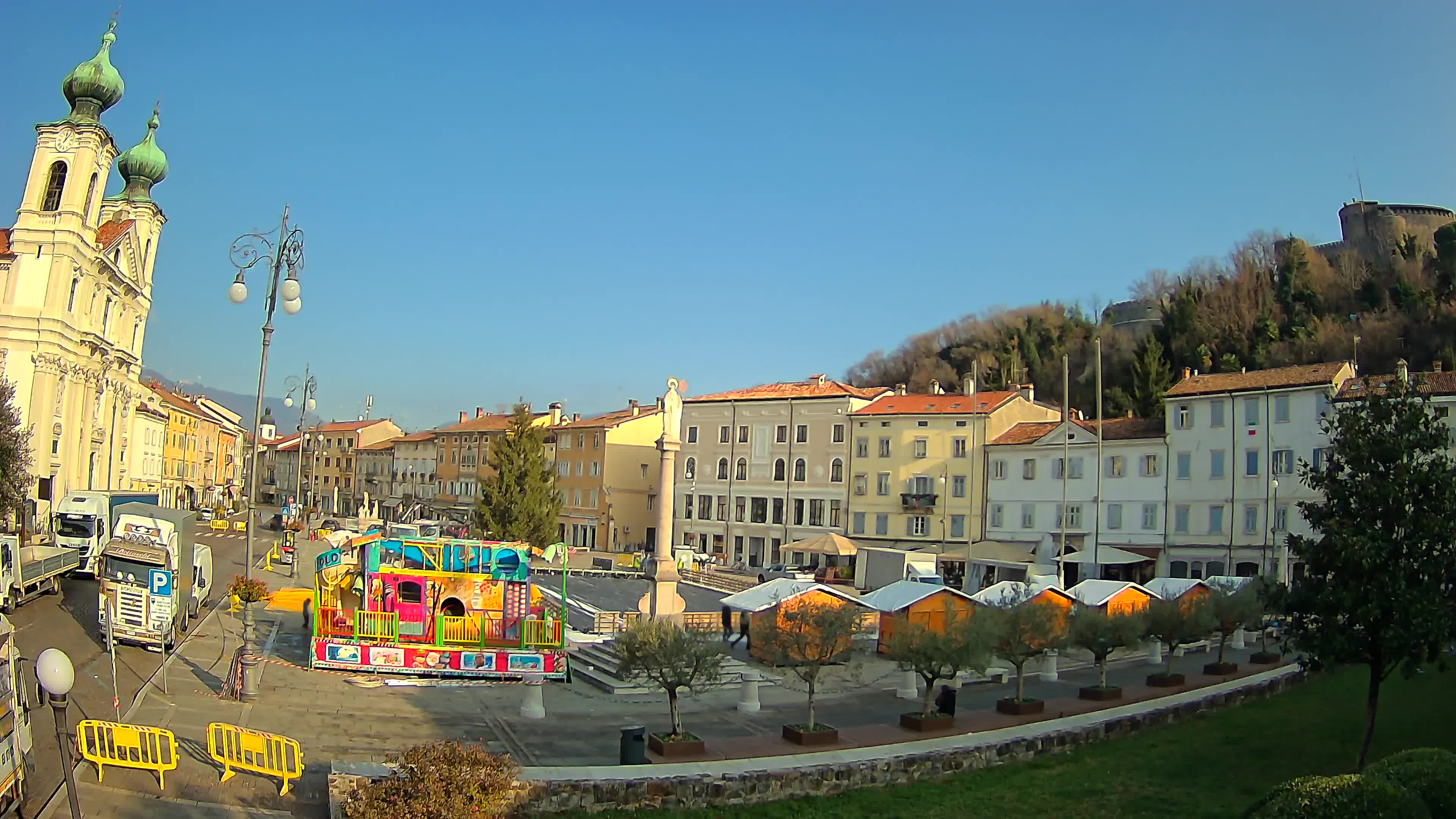 Kamera Gorica Travnik in cerkev sv. Ignacija