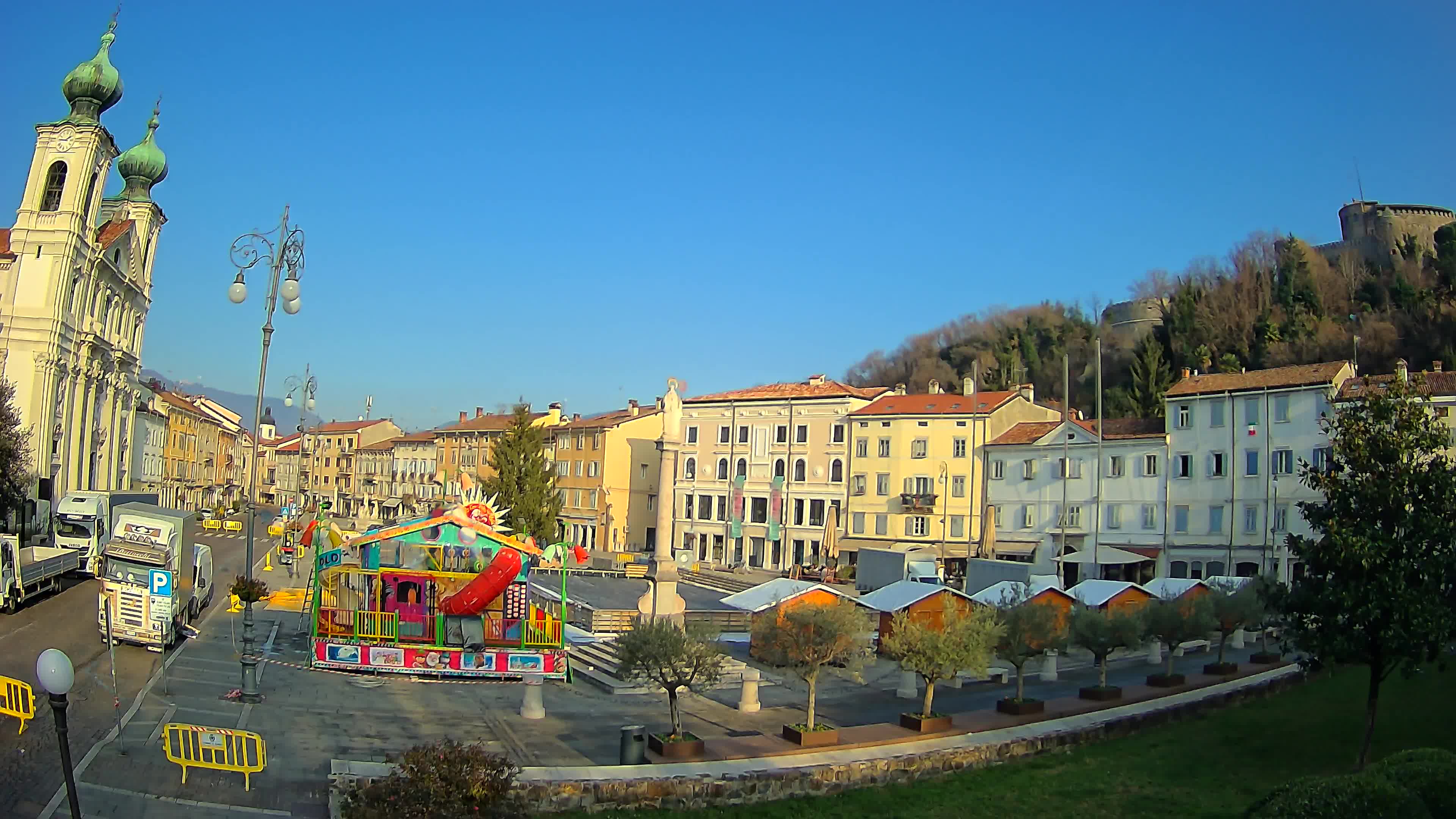 Gorizia Piazza della Vittoria e chiesa di S. Ignazio