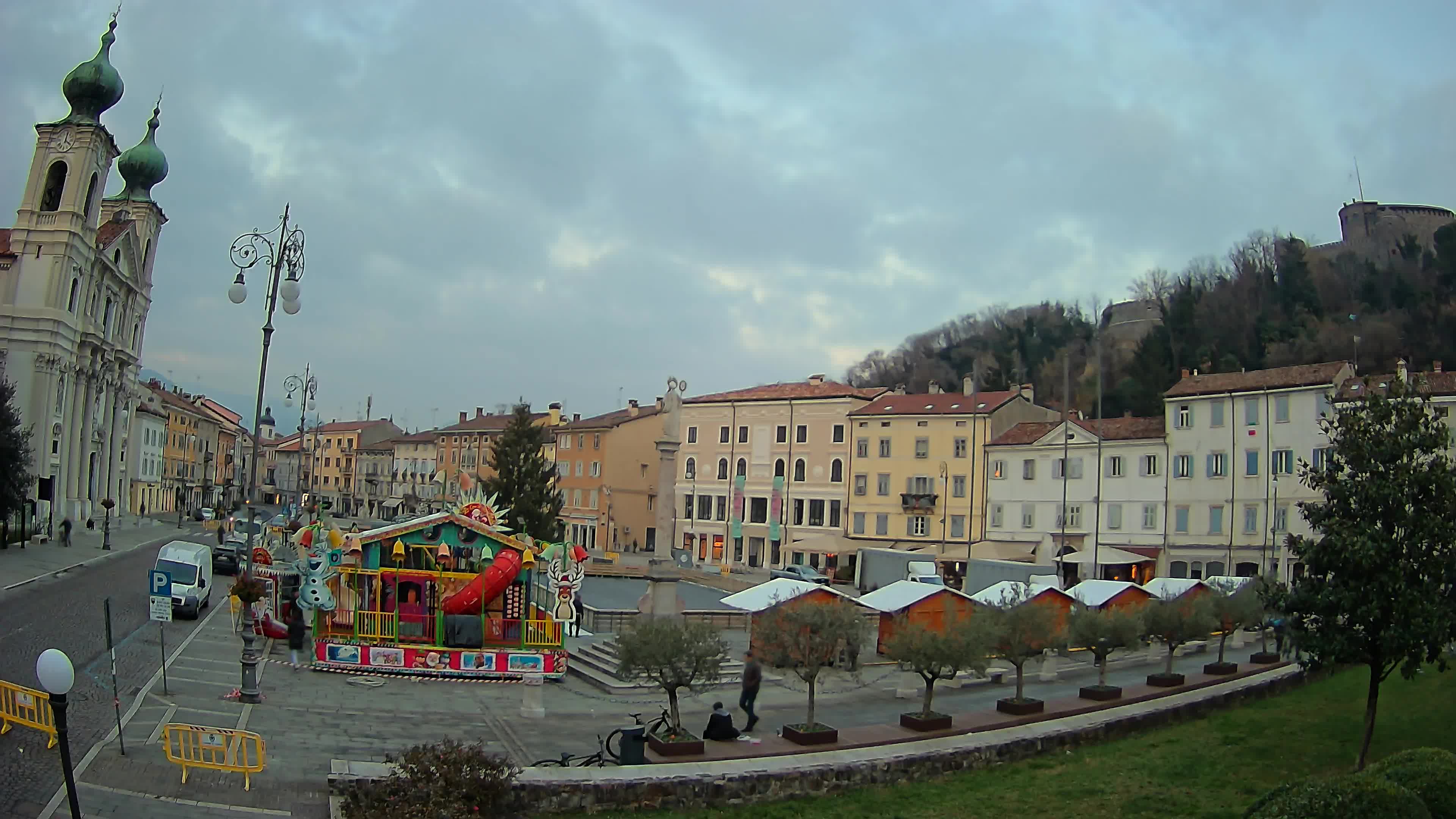 Gorizia Piazza della Vittoria e chiesa di S. Ignazio