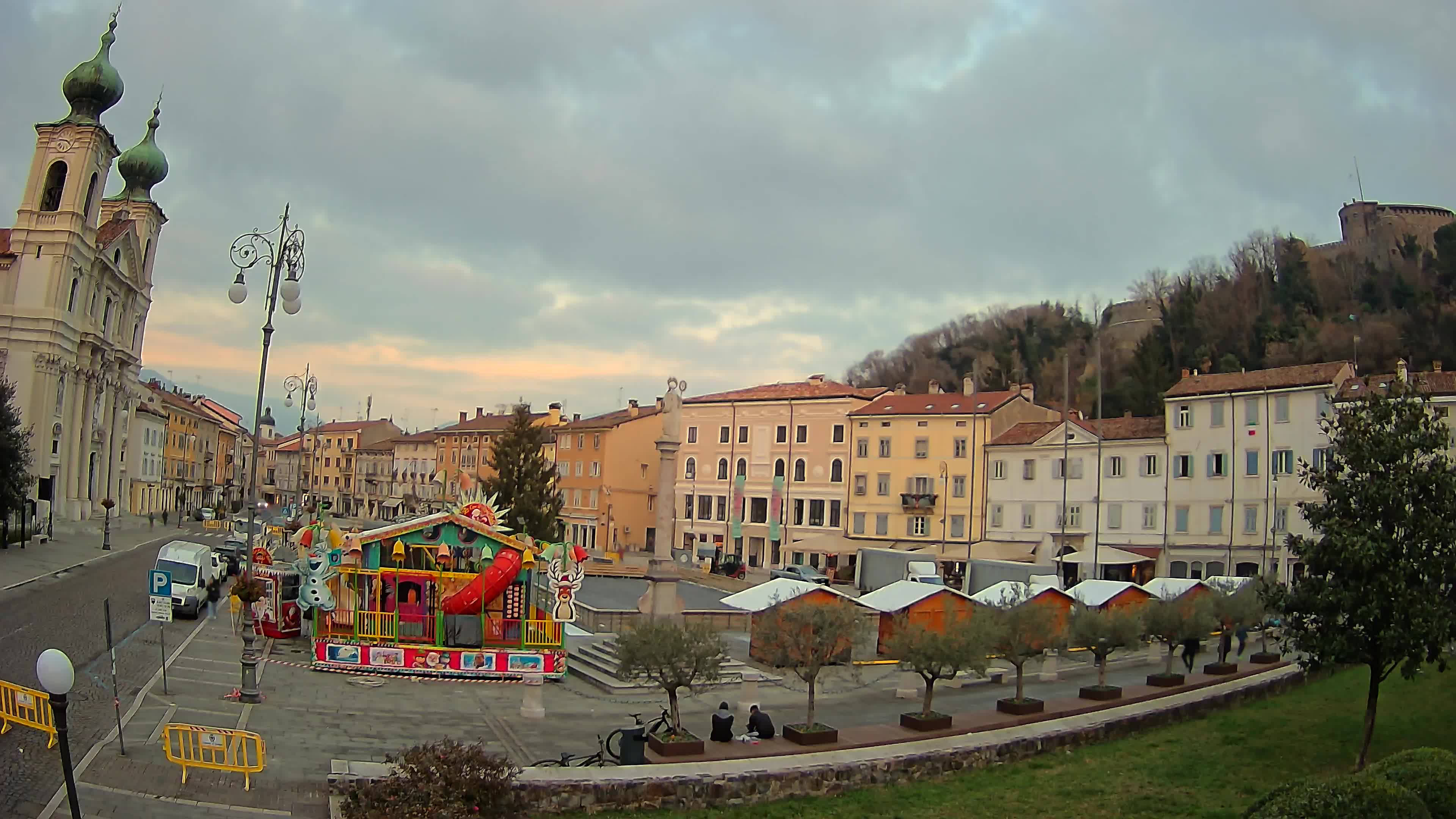 Gorizia – Plaza Vittoria – iglesia de San Pedro. Ignacio